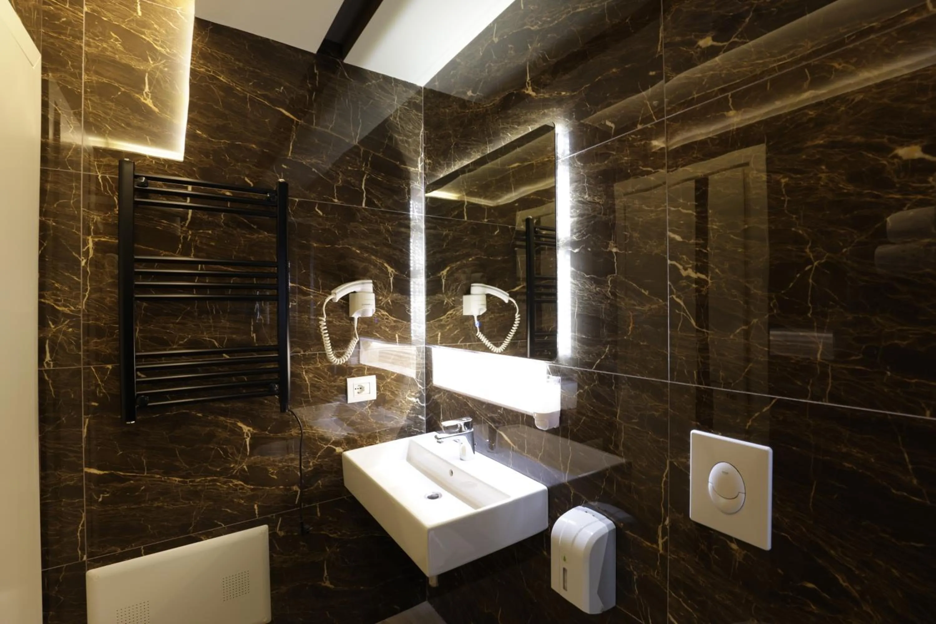 Toilet in Vila One Beach Hotel