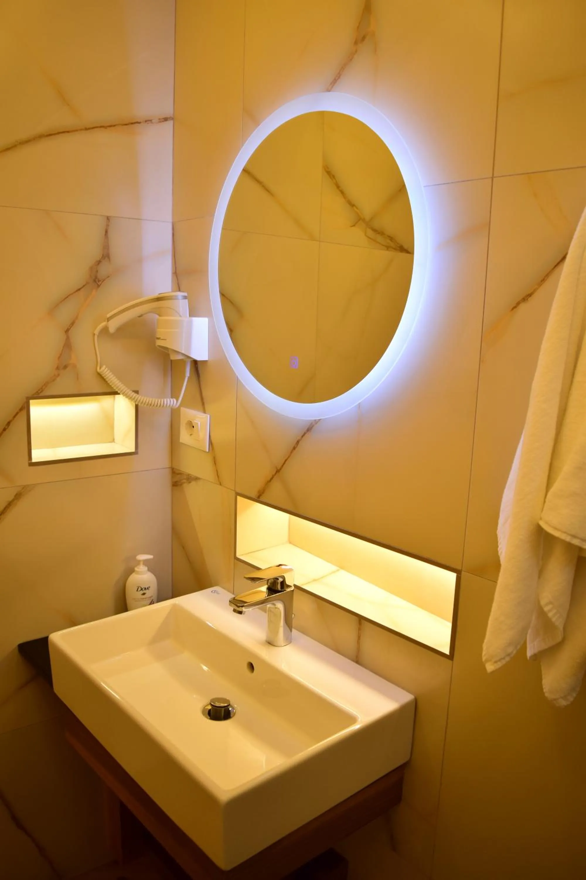 Bathroom in Vila One Beach Hotel