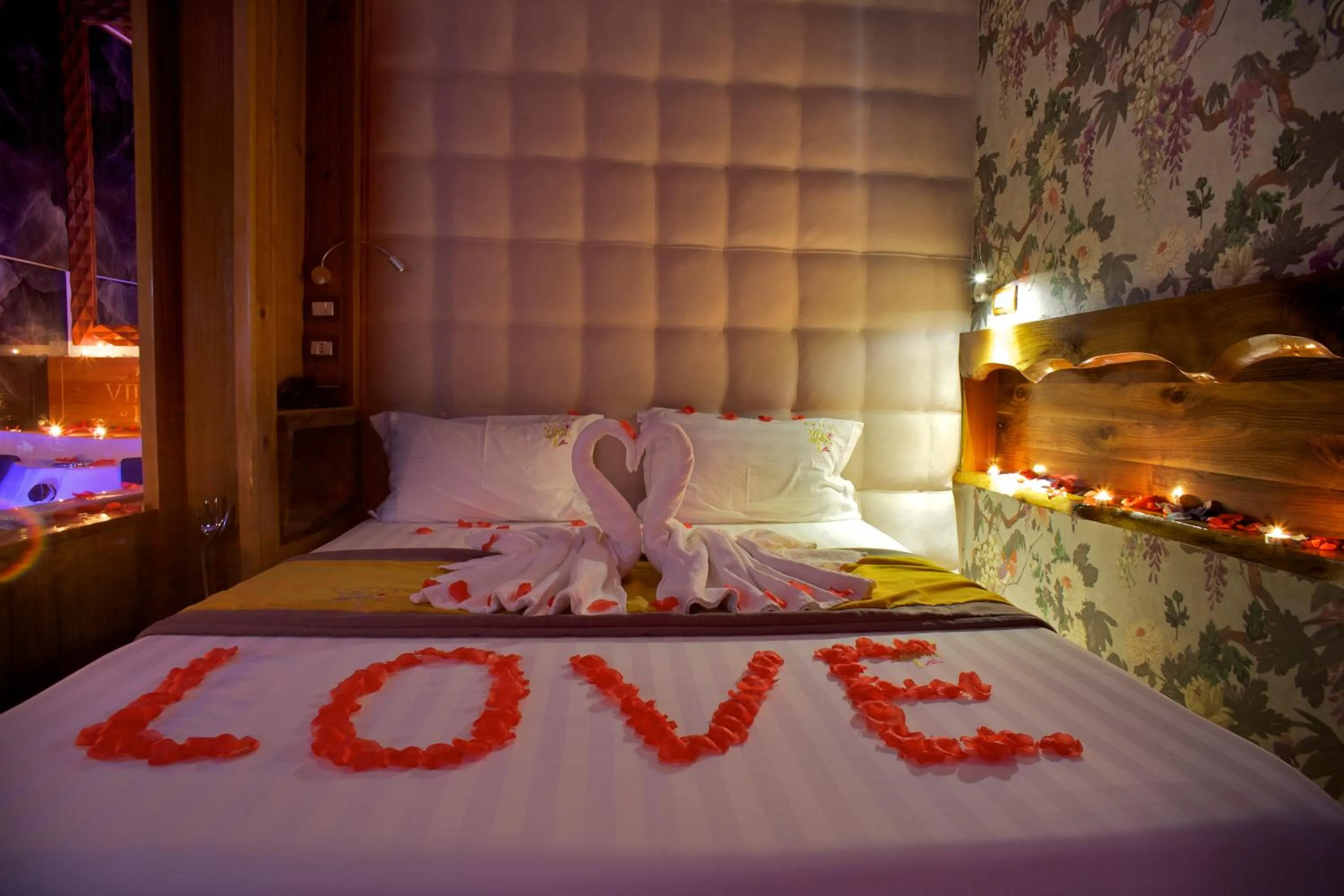 Bed in Vila One Beach Hotel