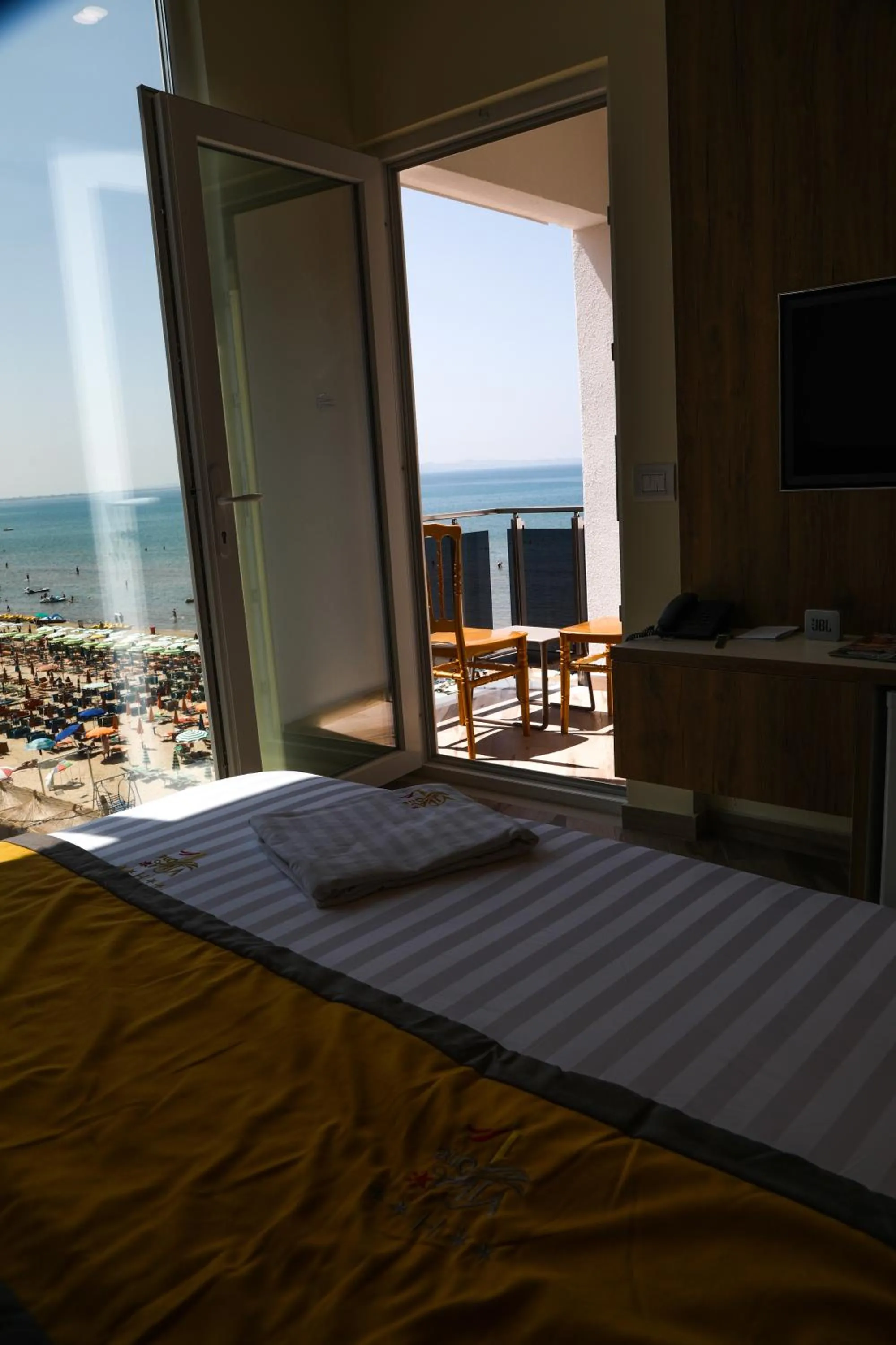 Balcony/Terrace, Bed in Vila One Beach Hotel