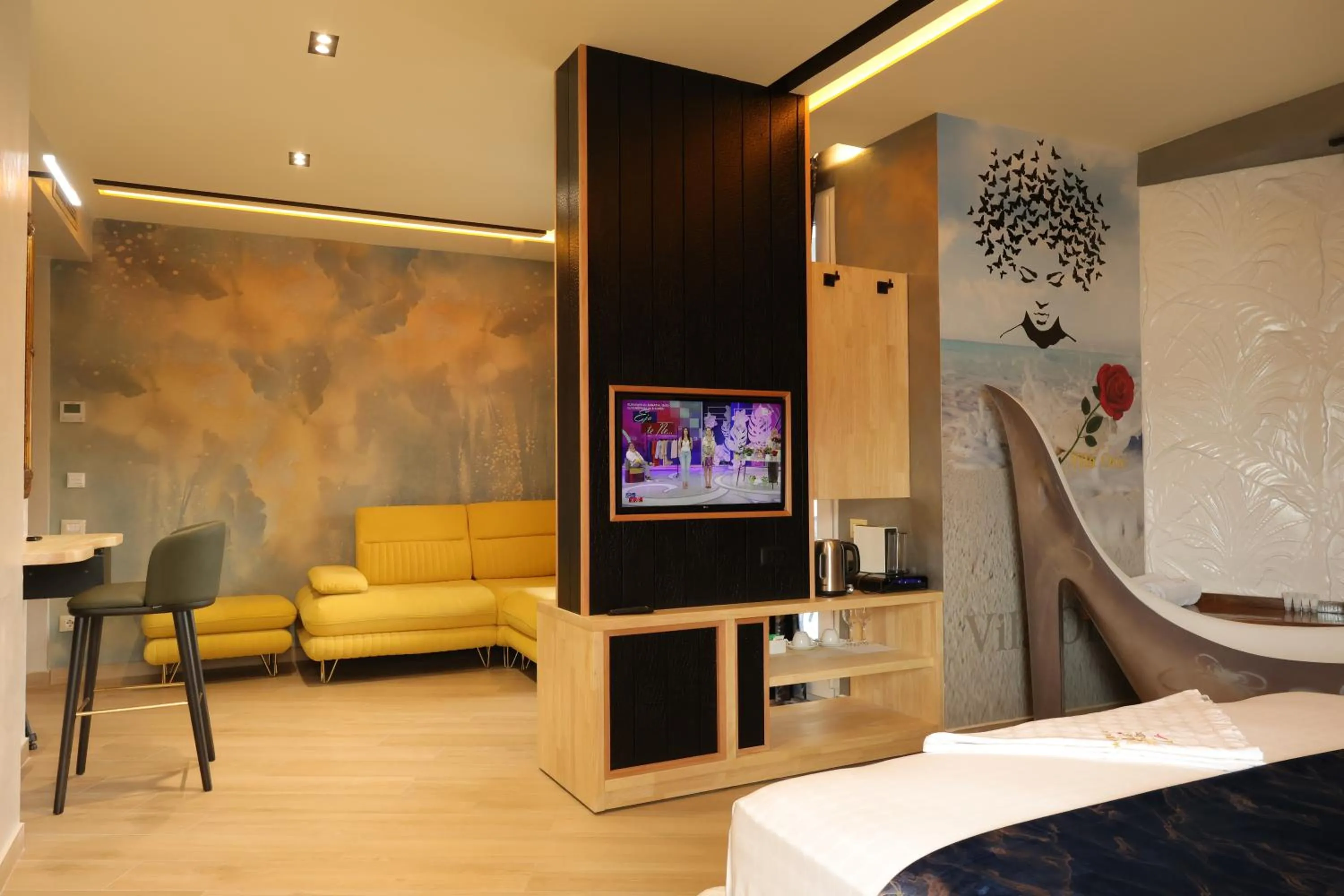 TV and multimedia, Bed in Vila One Beach Hotel