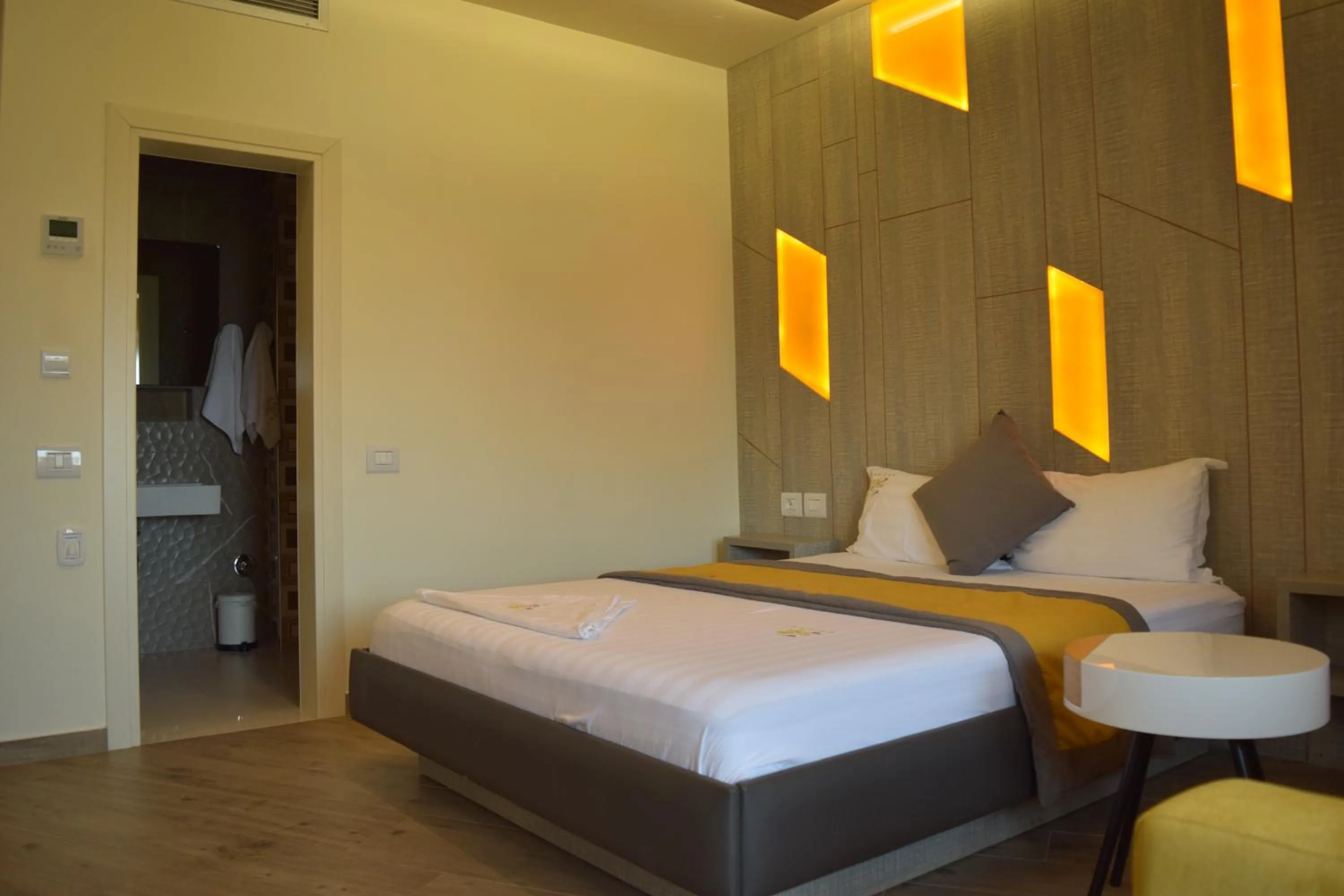 Bed in Vila One Beach Hotel