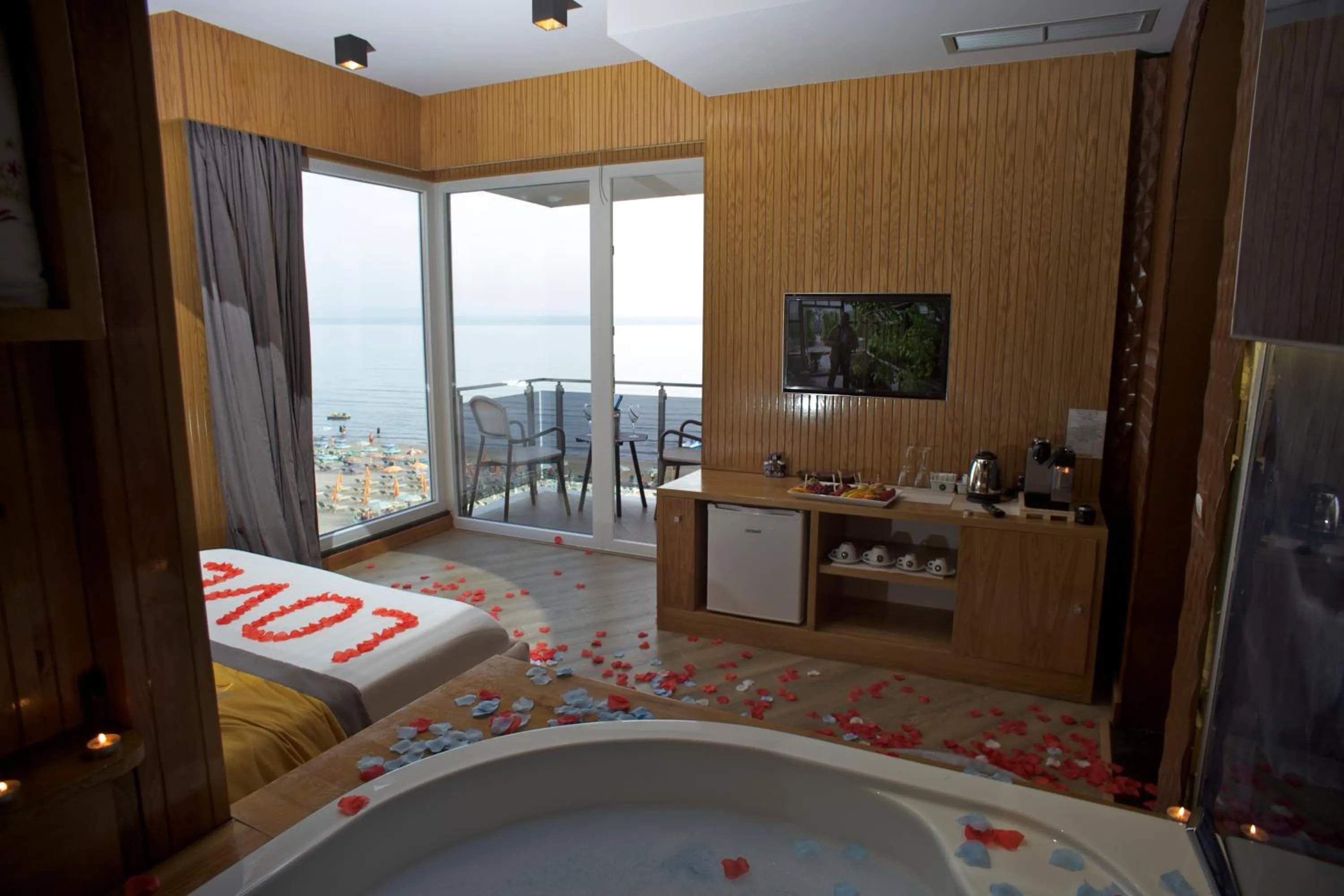 Bed in Vila One Beach Hotel