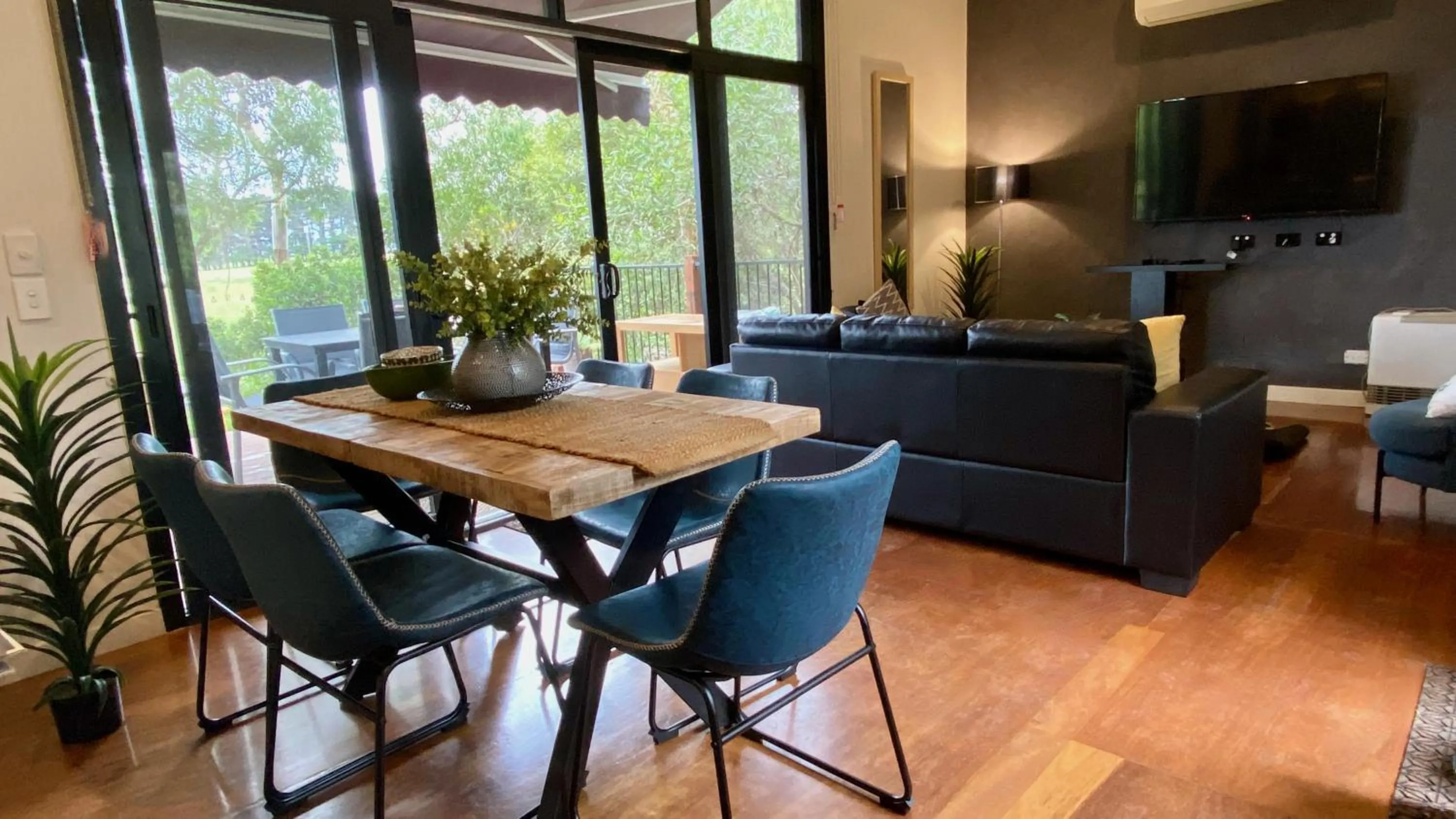 TV and multimedia in The Nature Resort Villas Ramada Resort