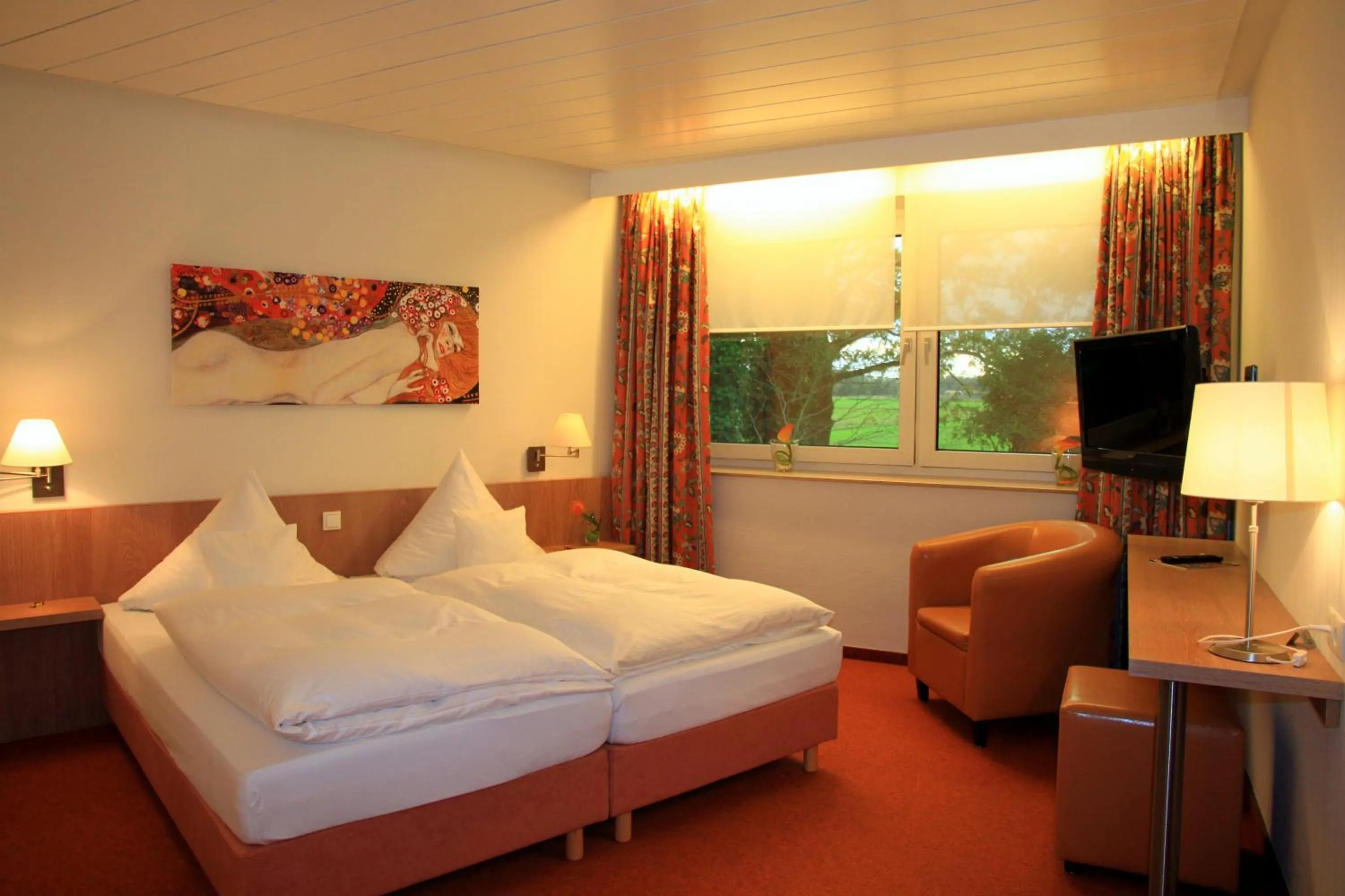 Photo of the whole room, Bed in Hotel am Springhorstsee