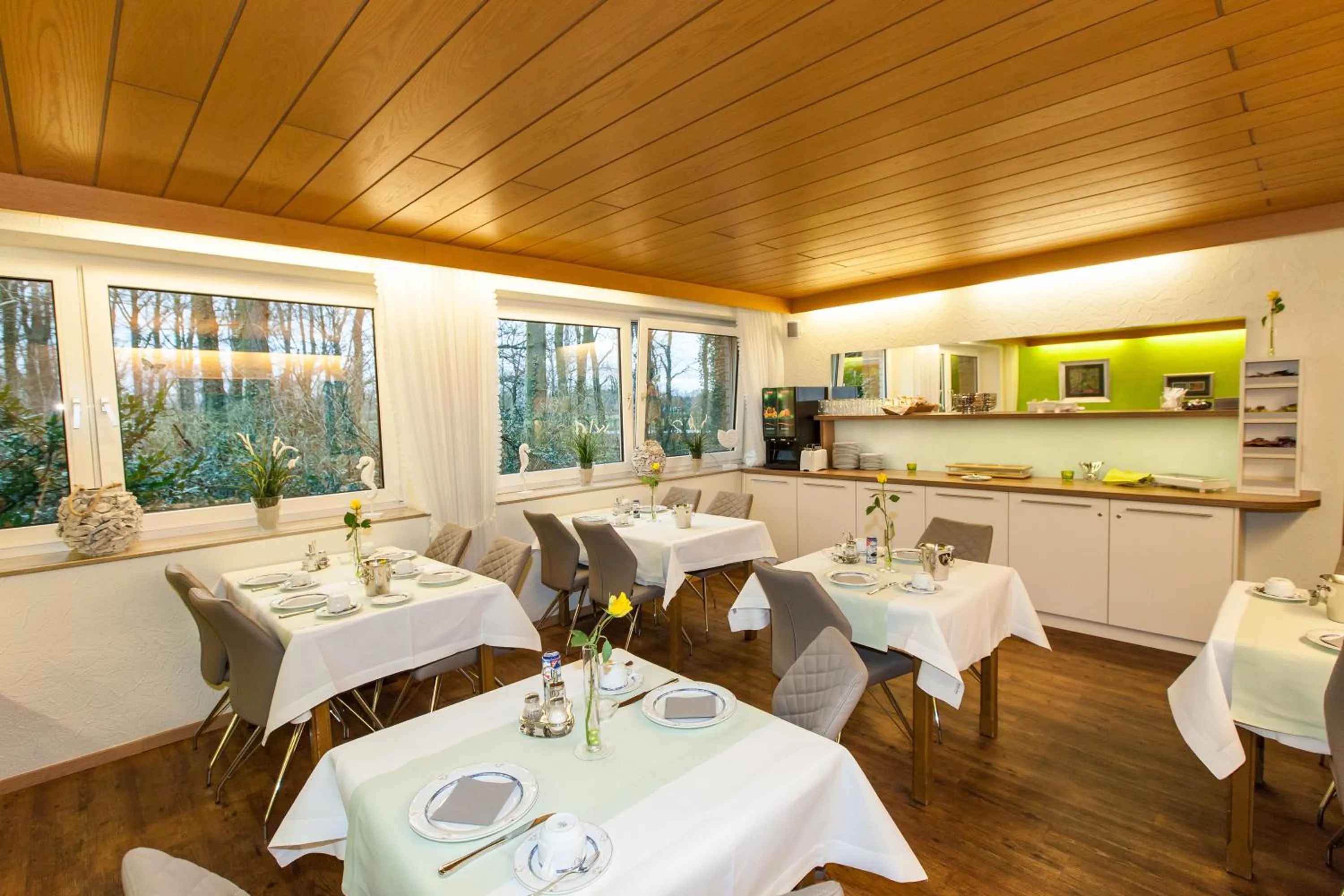 Buffet breakfast in Hotel am Springhorstsee