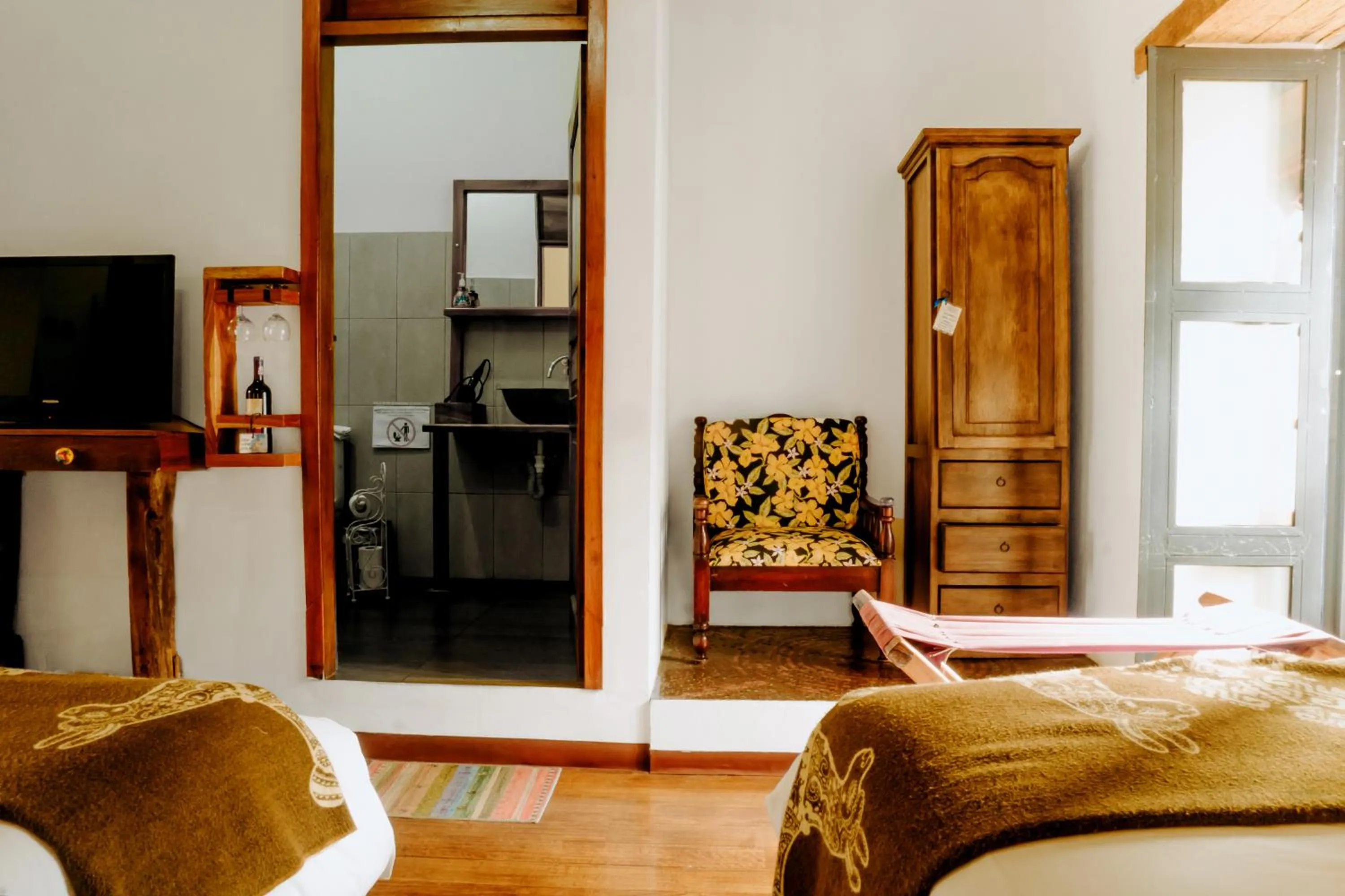 Communal lounge/ TV room in Hotel Casa Alquimia