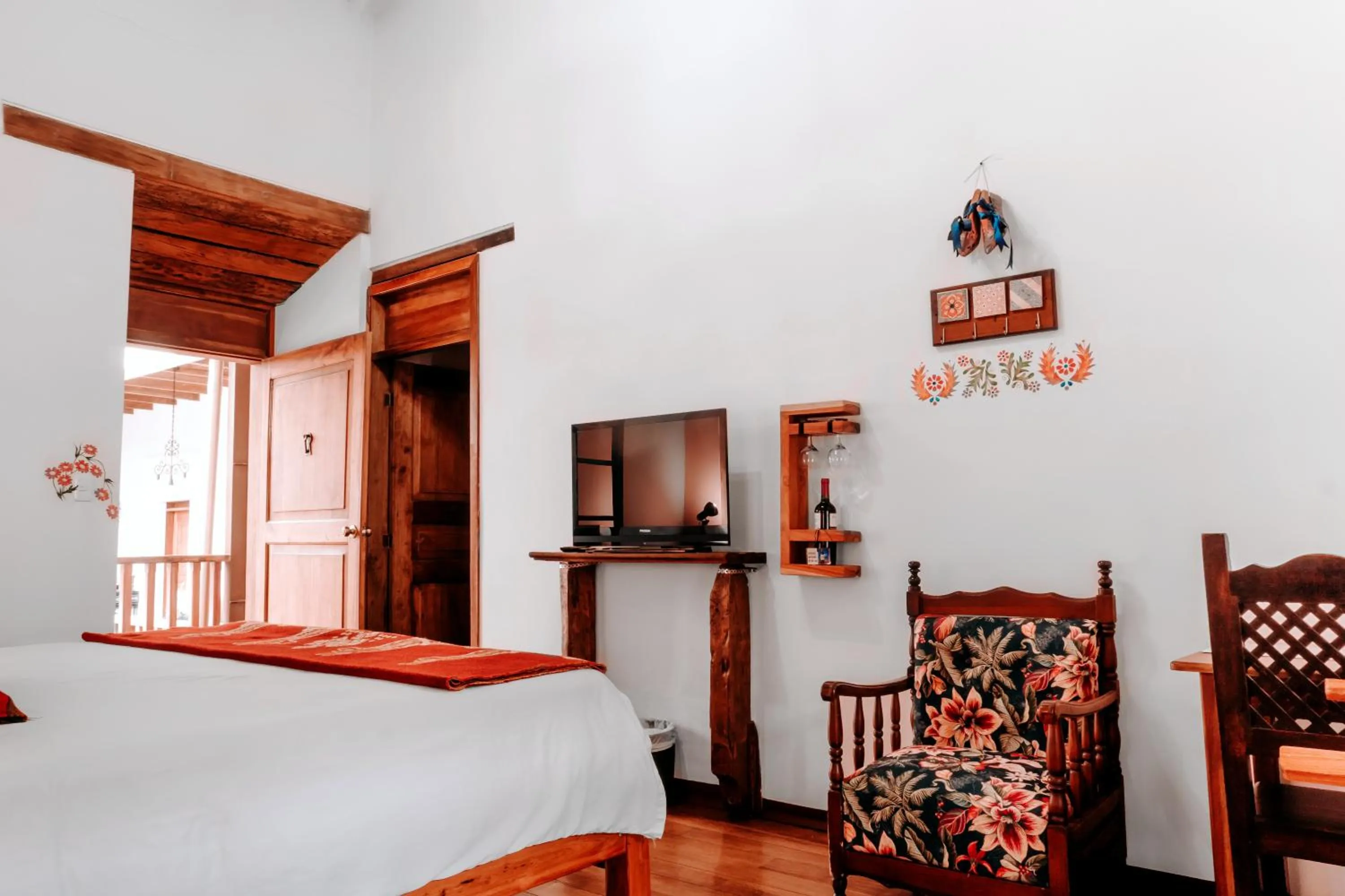 Communal lounge/ TV room in Hotel Casa Alquimia