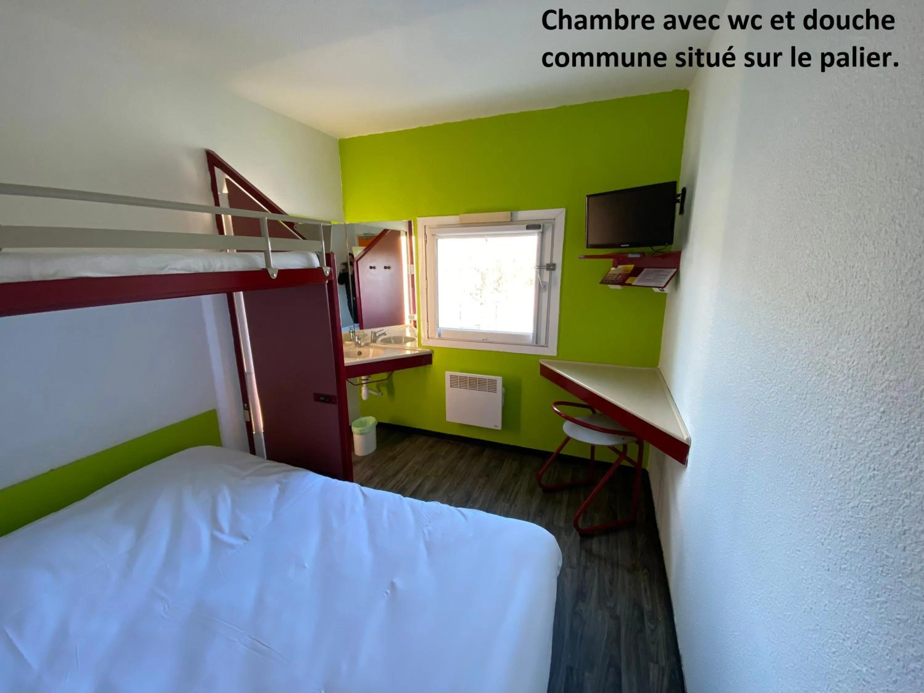 Bedroom, Bed in Class'Eco Chambly