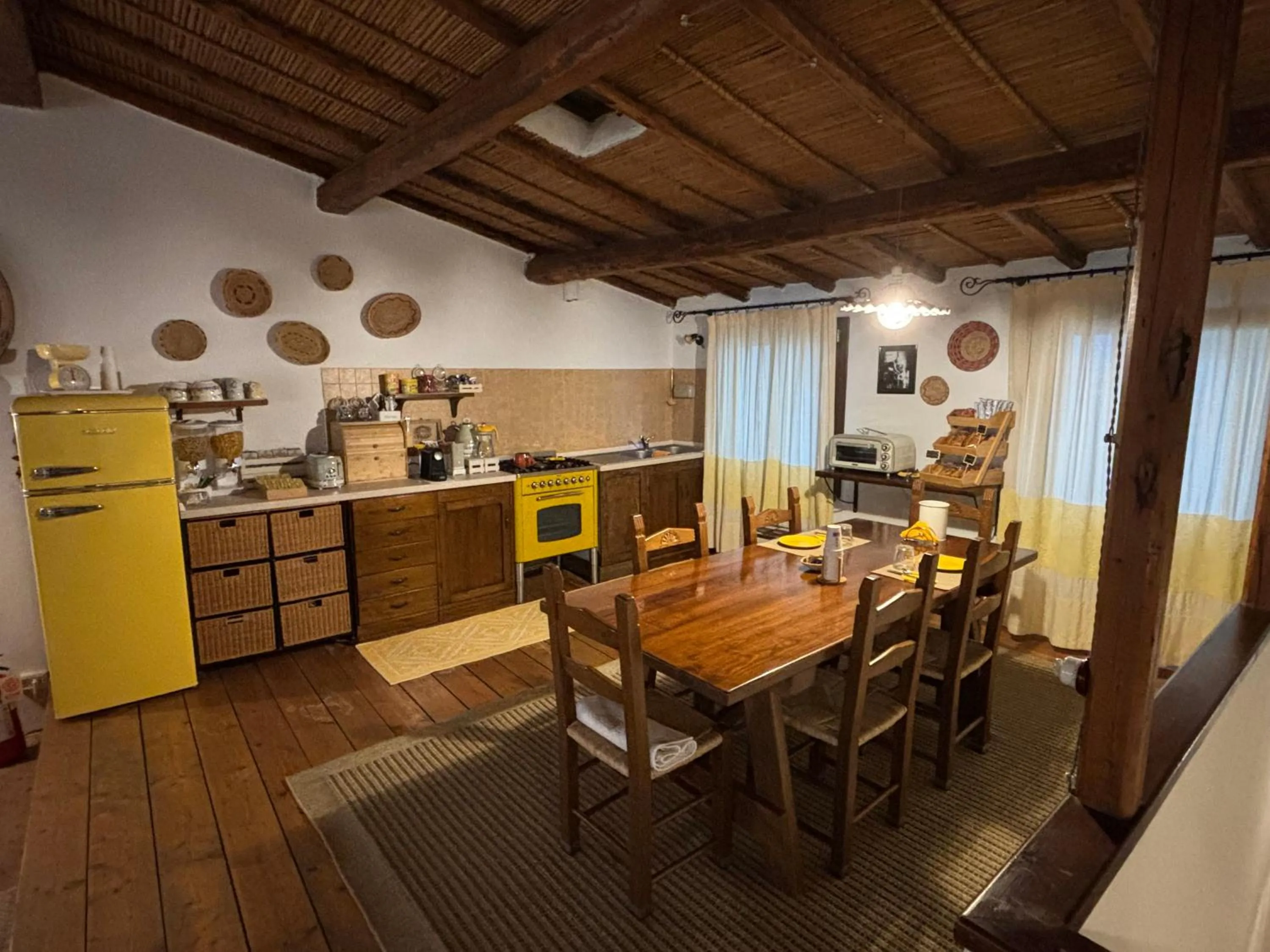 Kitchen or kitchenette in B&B Casa Doria