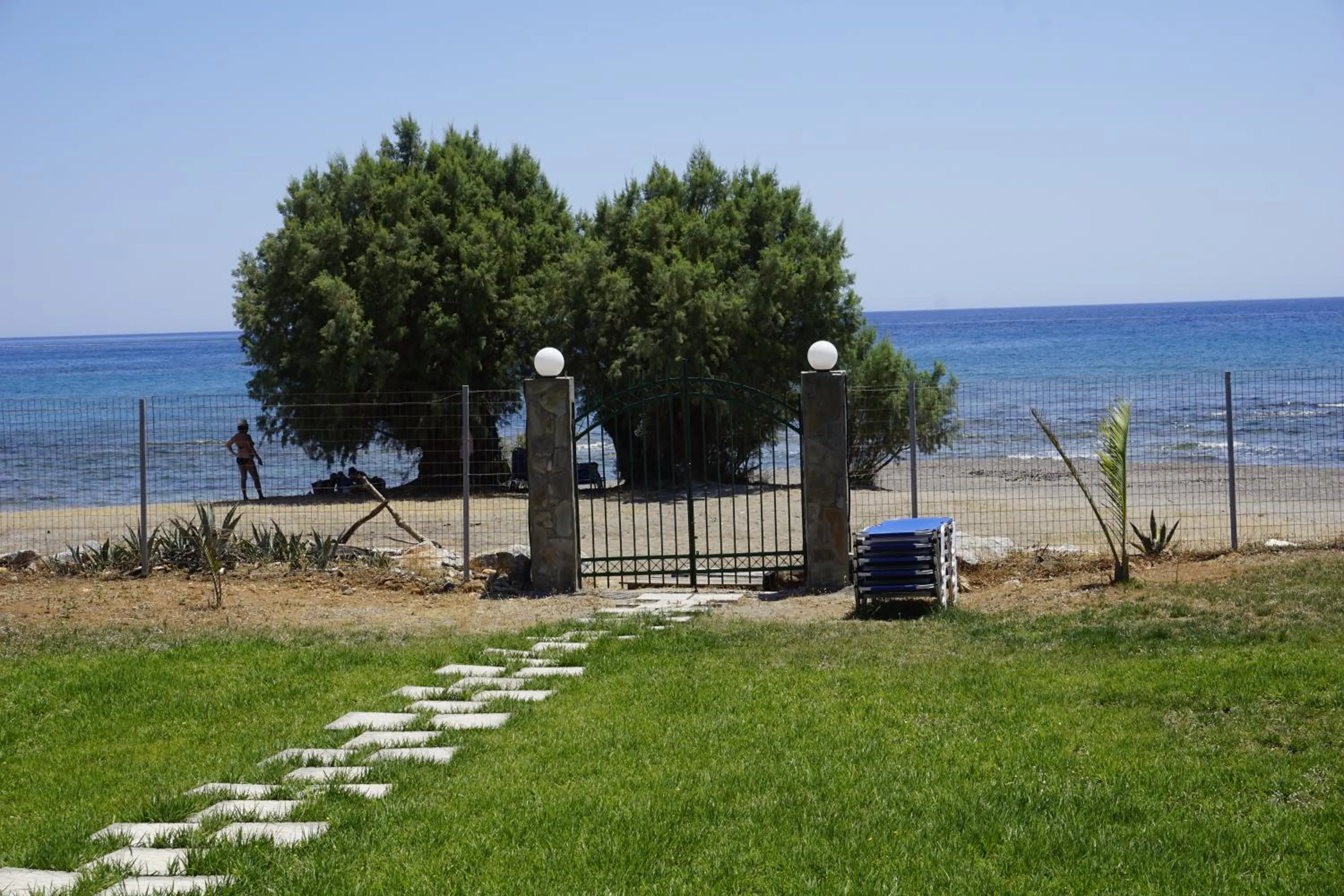 Nicholas Waves Beach Studios