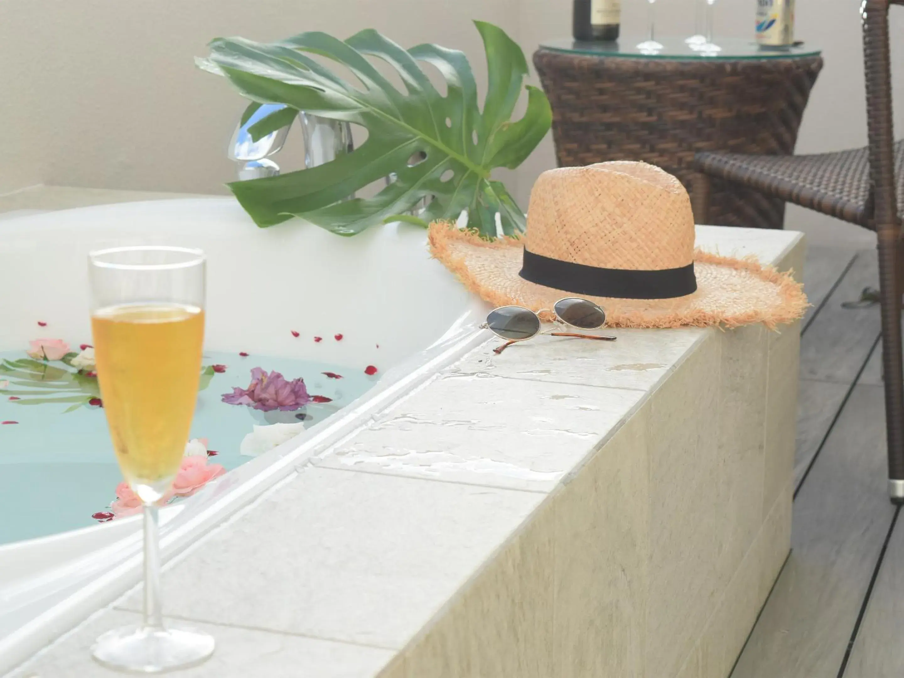 Pool view in Hotel 385 Pool view in Hotel 385