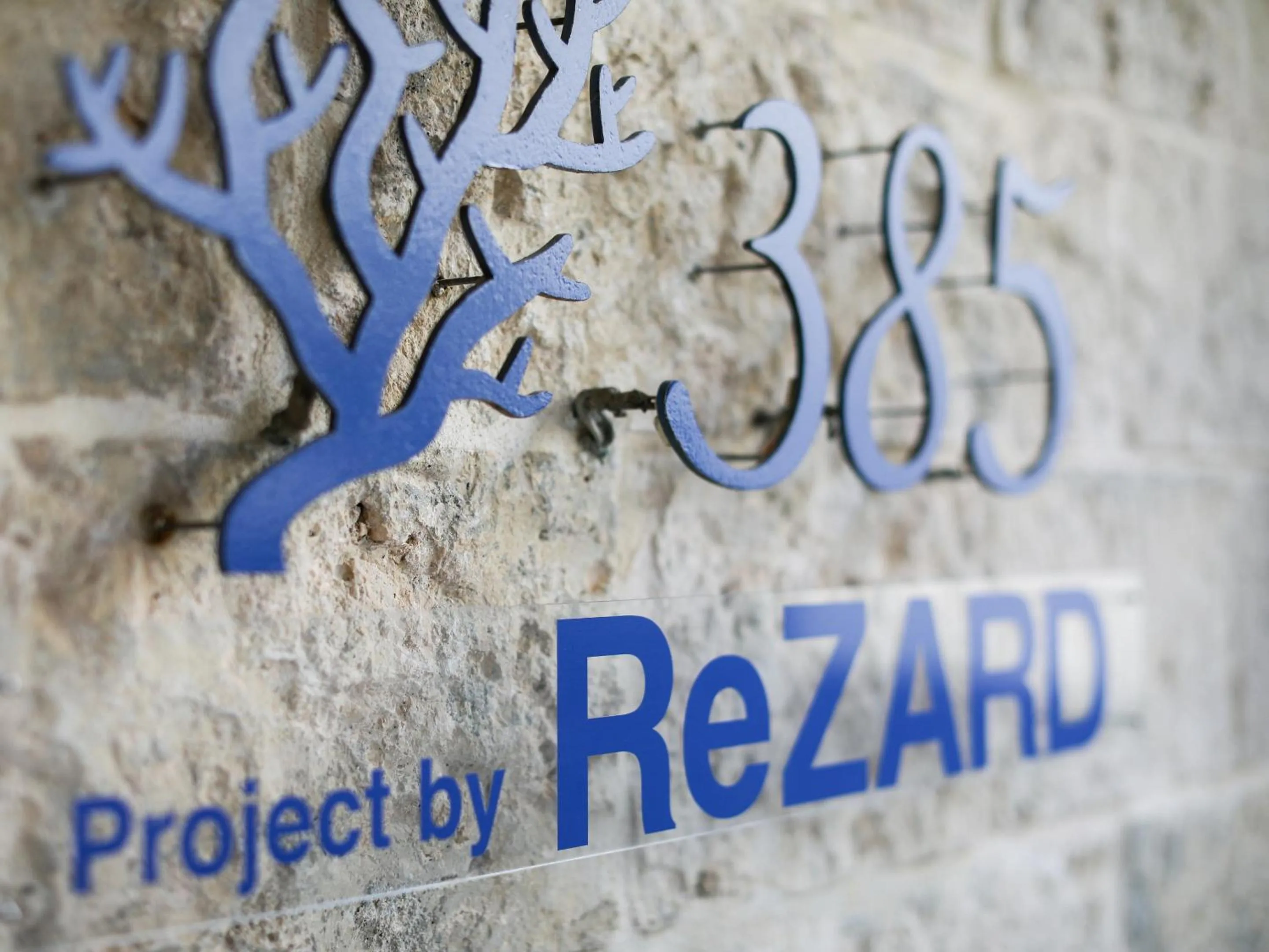 Property logo or sign in Hotel 385