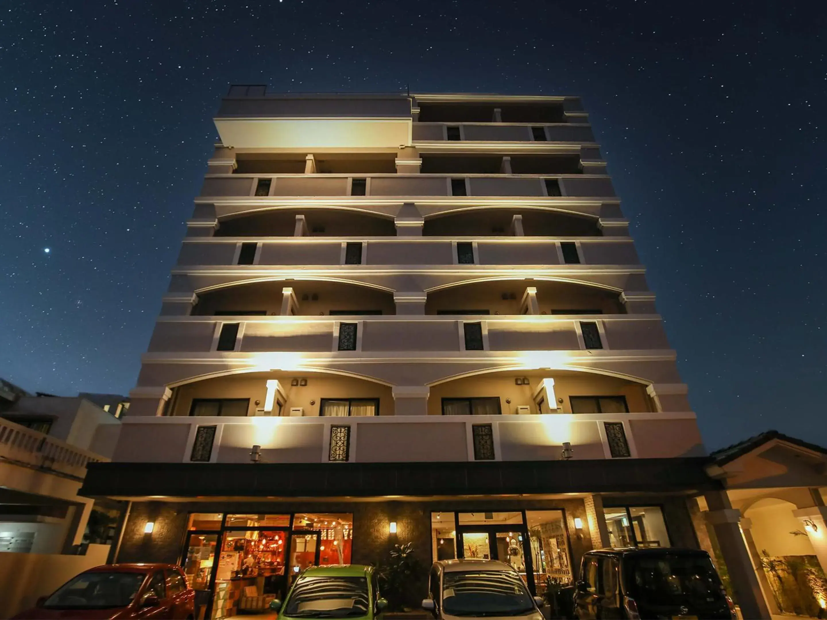 Facade/entrance in Hotel 385 Facade/entrance in Hotel 385