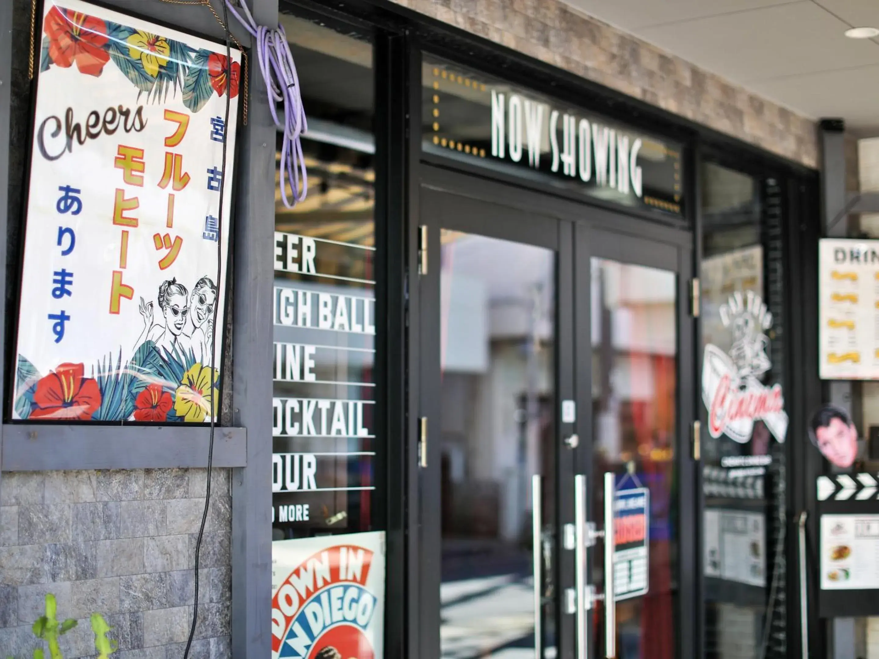 Restaurant/places to eat in Hotel 385 Restaurant/places to eat in Hotel 385