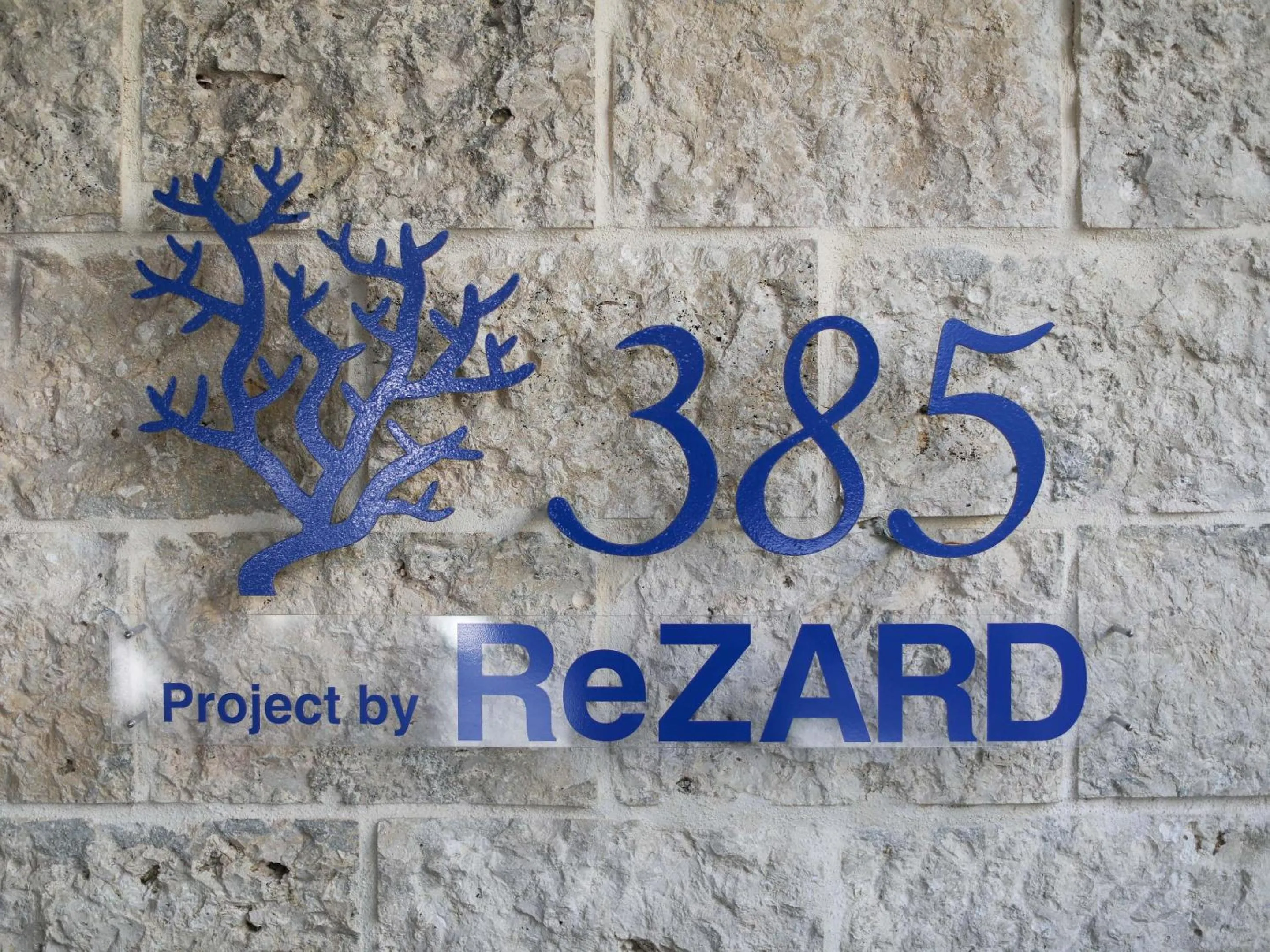 Property logo or sign in Hotel 385