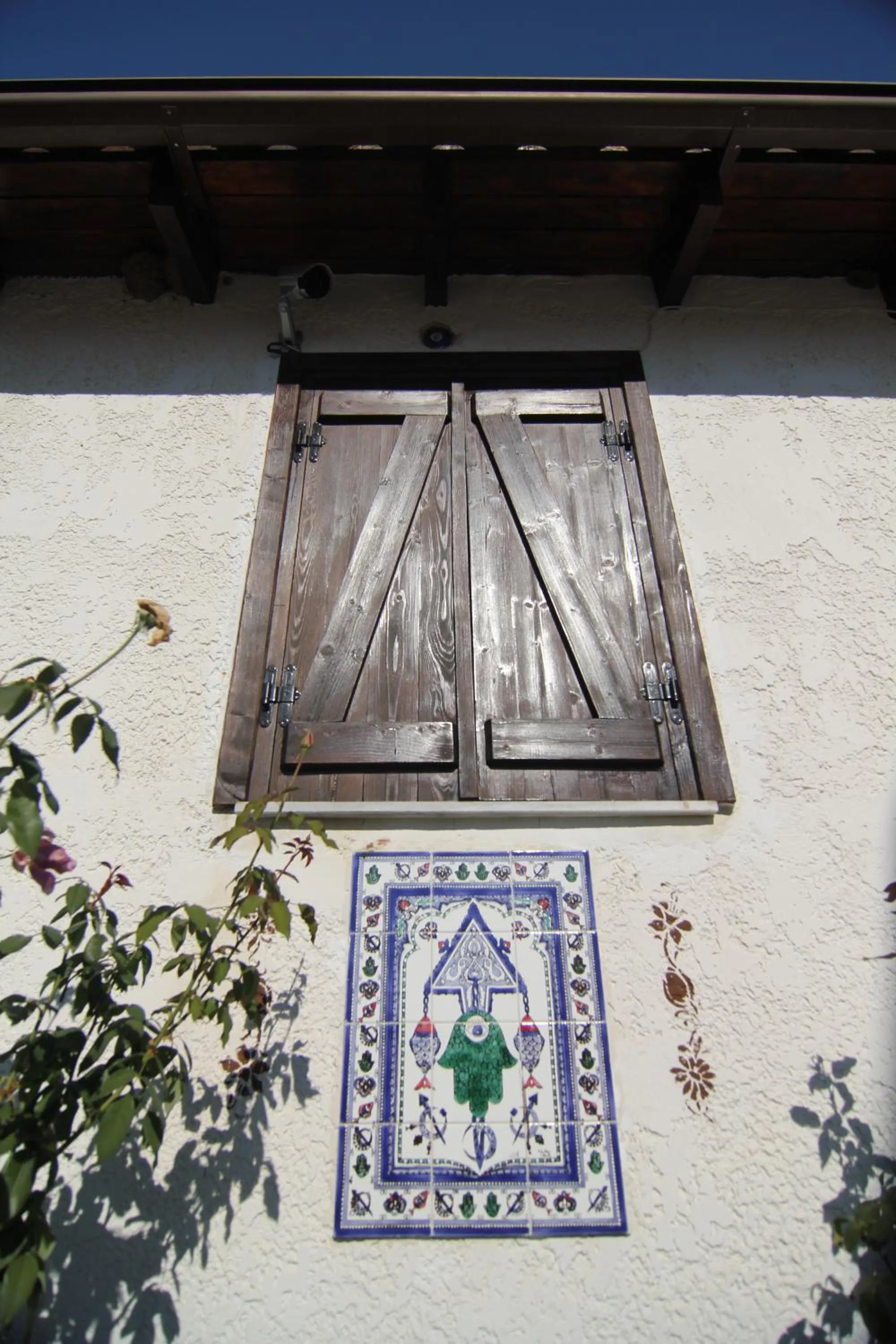 Facade/entrance in Chateaux Constantin Agistro