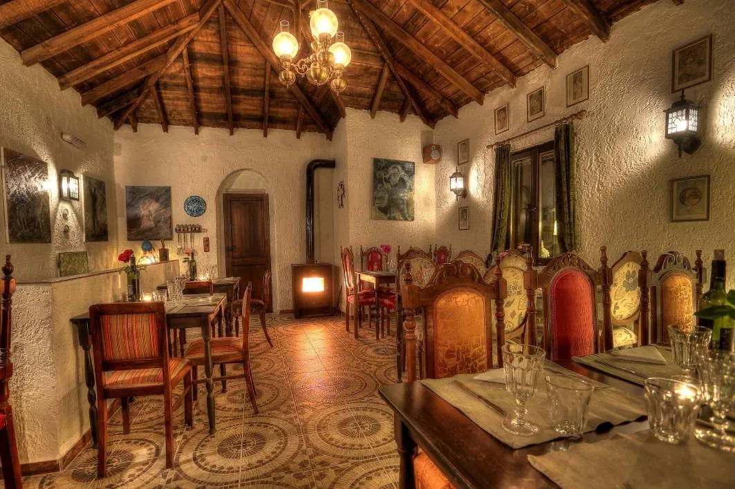 Restaurant/places to eat in Chateaux Constantin Agistro