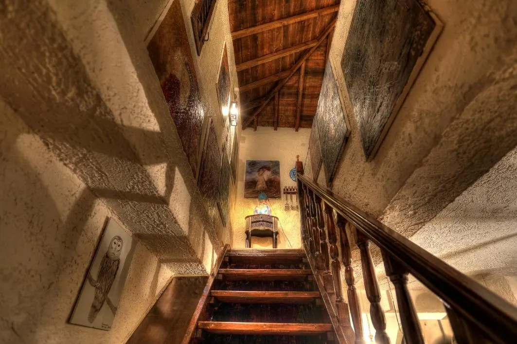 Restaurant/places to eat in Chateaux Constantin Agistro