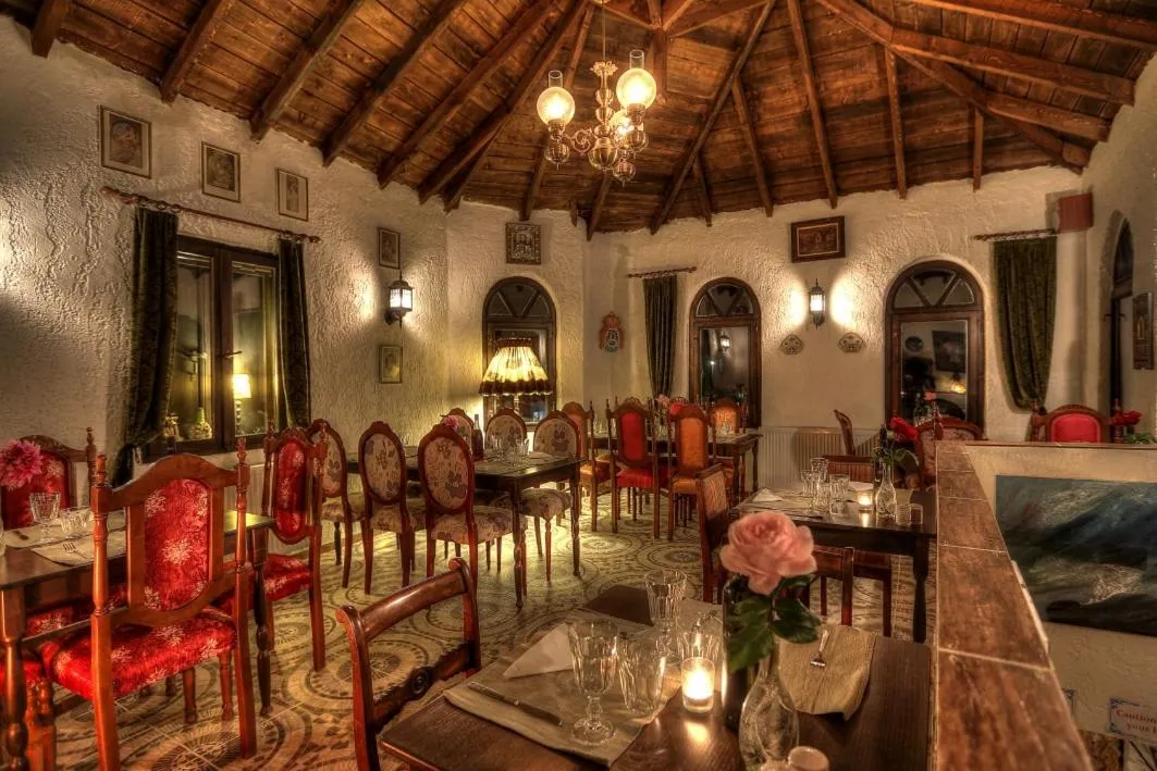 Restaurant/places to eat in Chateaux Constantin Agistro
