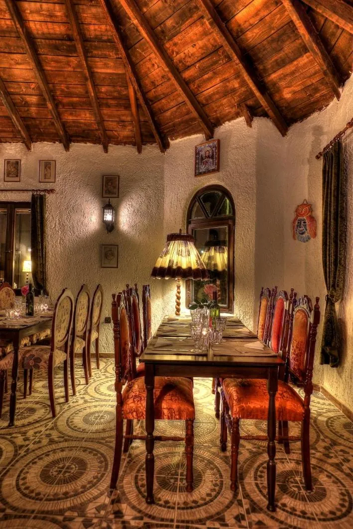 Restaurant/places to eat in Chateaux Constantin Agistro