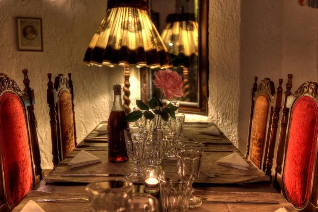 Restaurant/places to eat in Chateaux Constantin Agistro