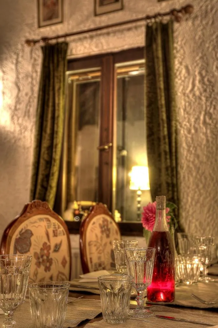 Restaurant/places to eat in Chateaux Constantin Agistro