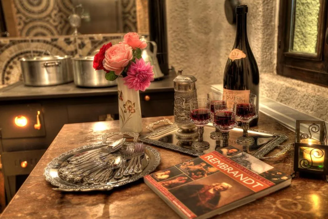 Food and drinks in Chateaux Constantin Agistro