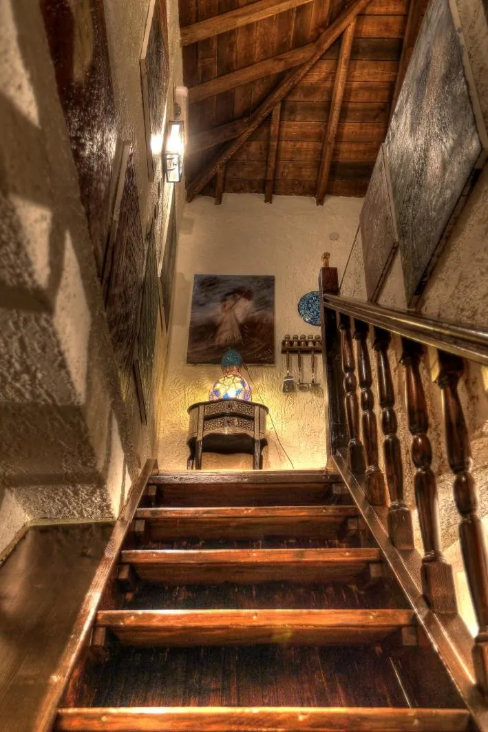 Restaurant/places to eat in Chateaux Constantin Agistro