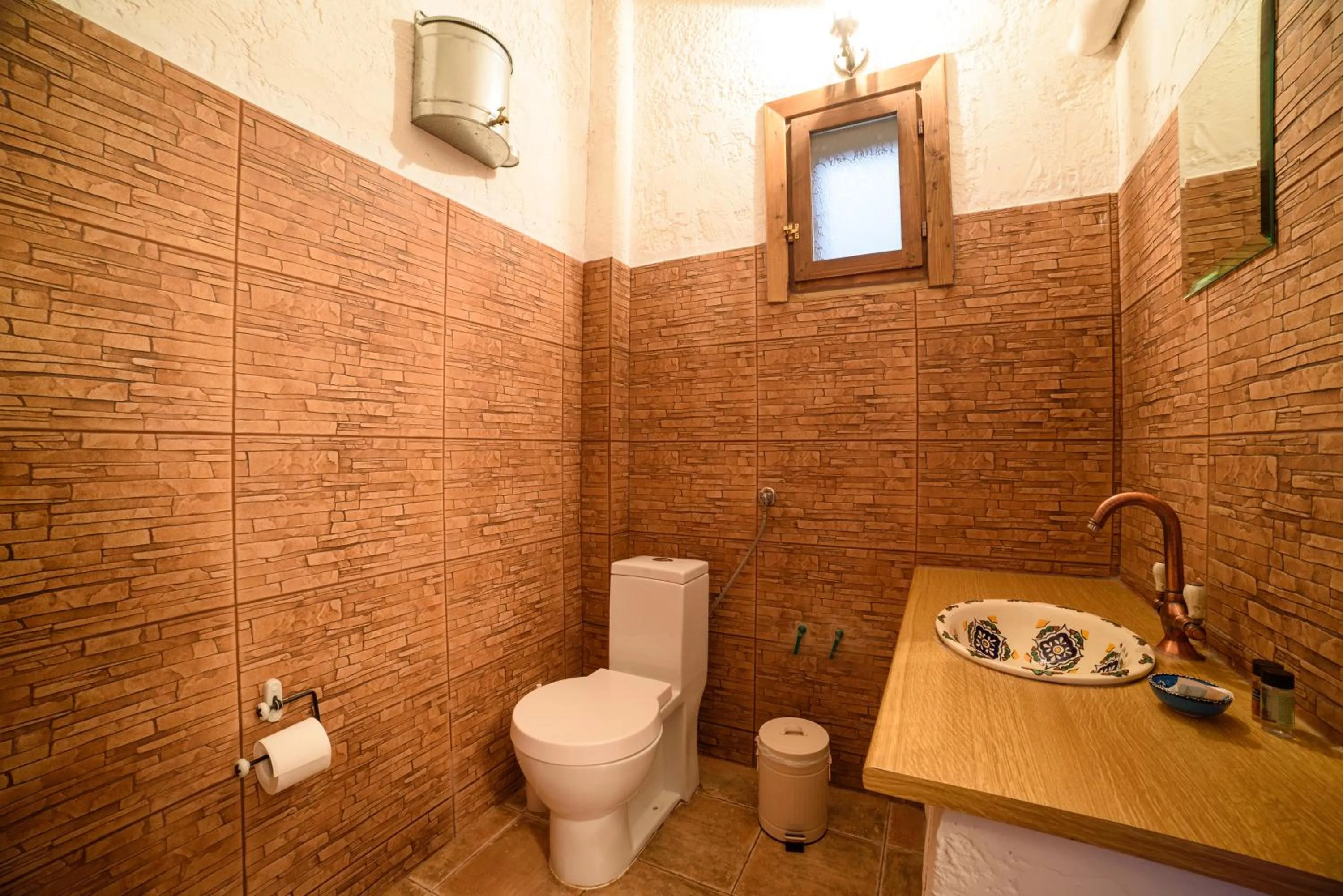 Shower in Chateaux Constantin Agistro