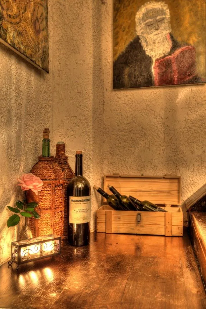 Restaurant/places to eat in Chateaux Constantin Agistro