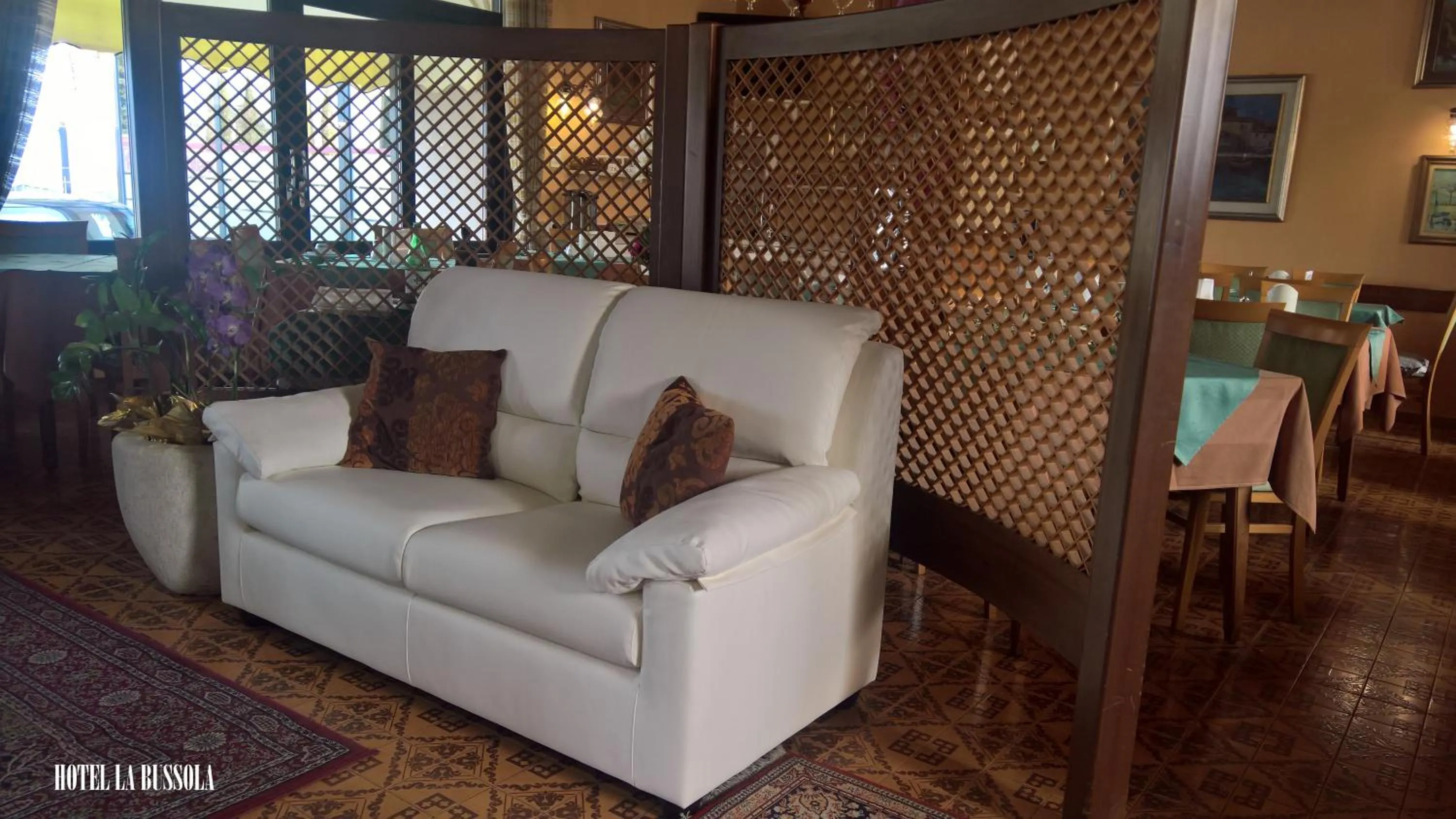 Seating area in Hotel La Bussola