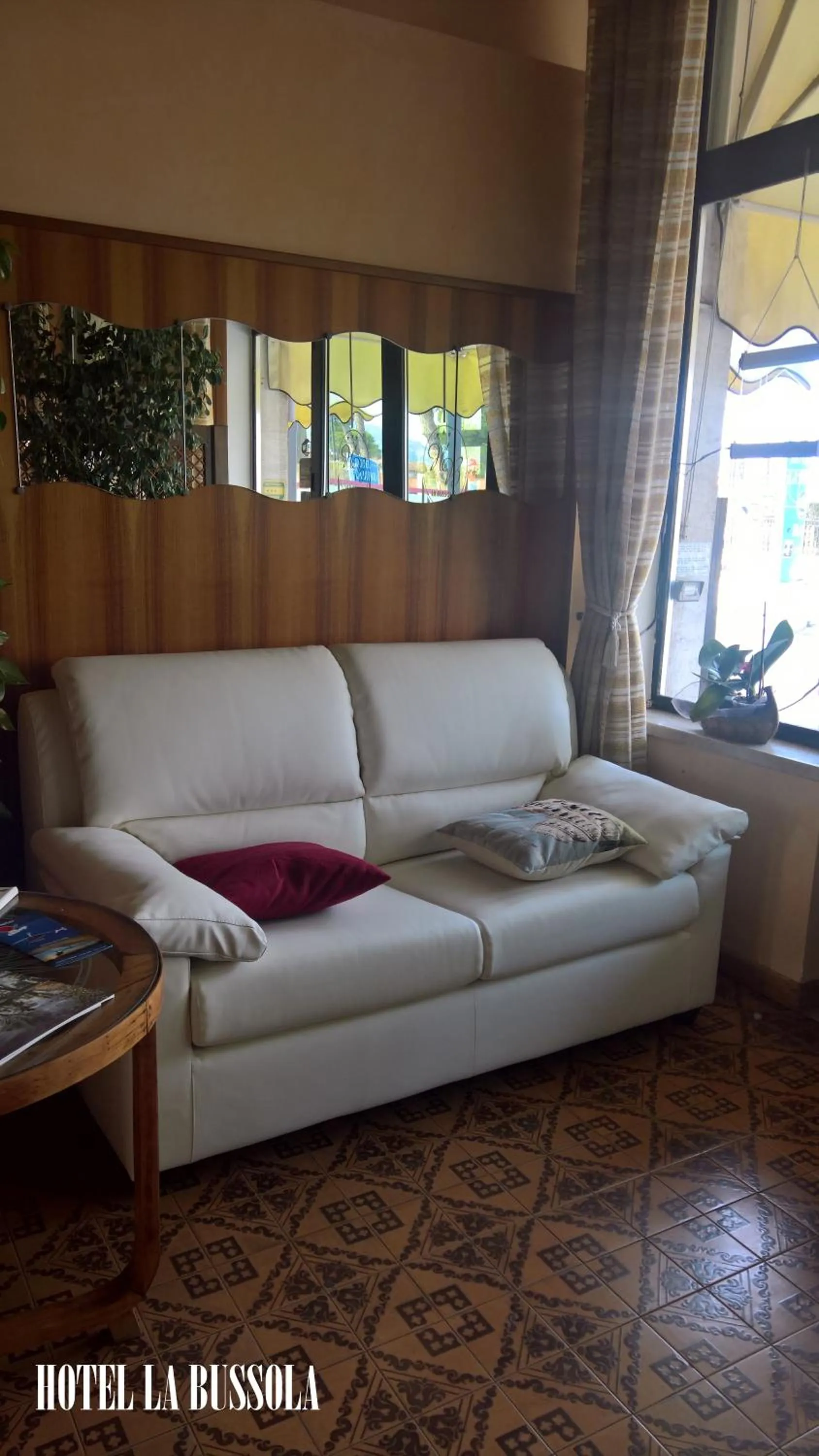 Living room in Hotel La Bussola