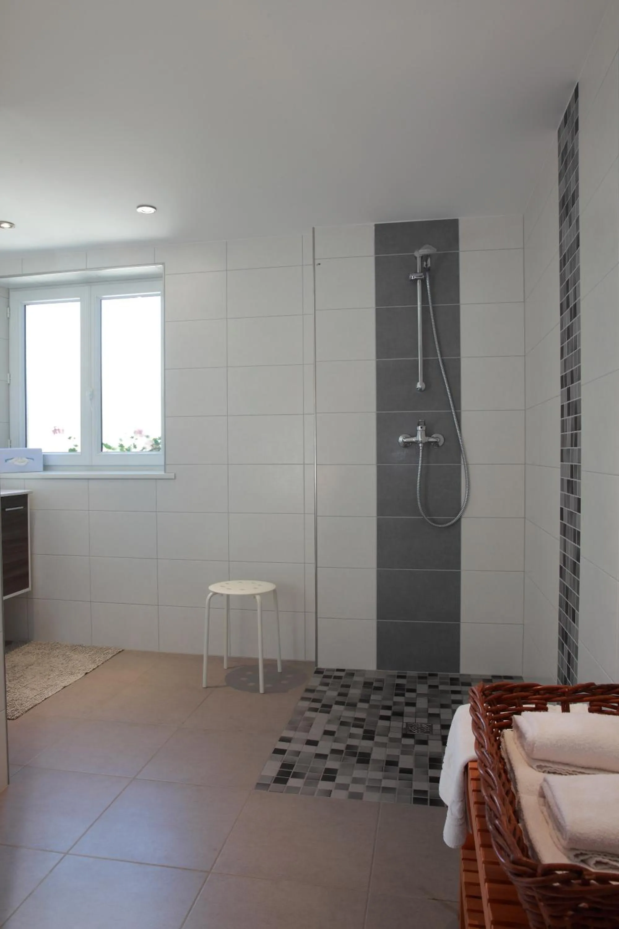 Shower in Les Portes de la Vallee