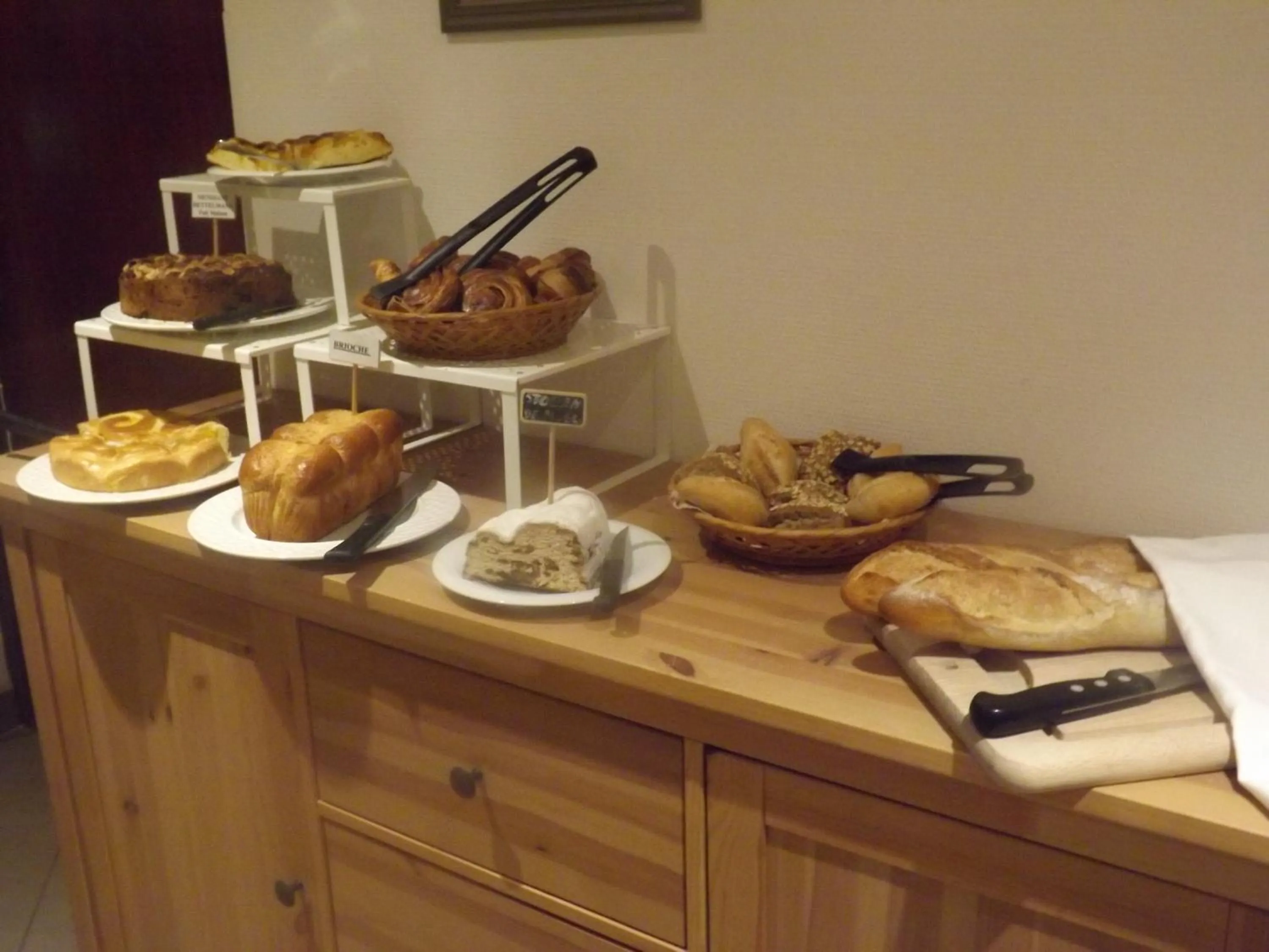 Buffet breakfast in Les Portes de la Vallee