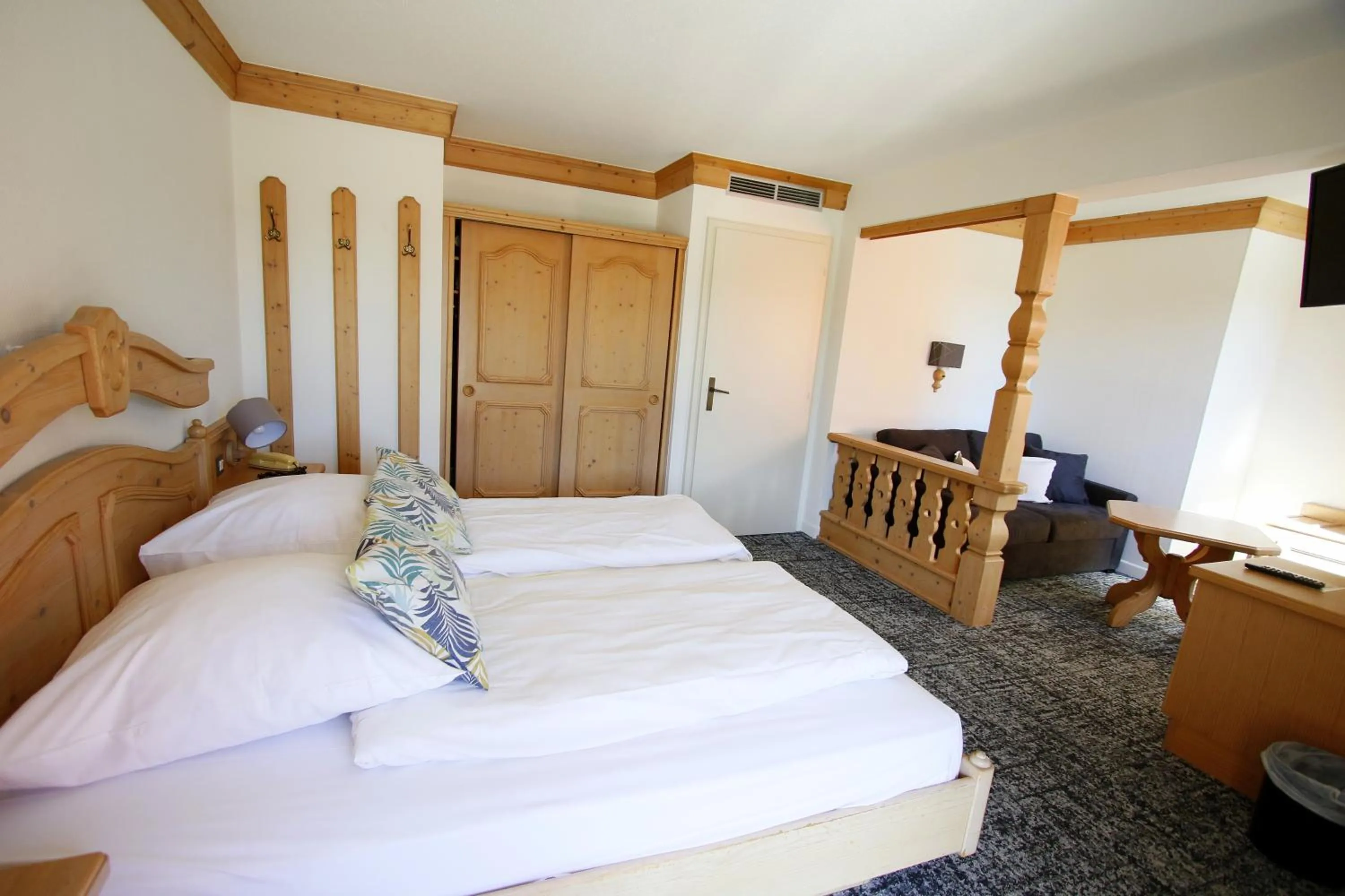 Photo of the whole room, Bed in Les Portes de la Vallee