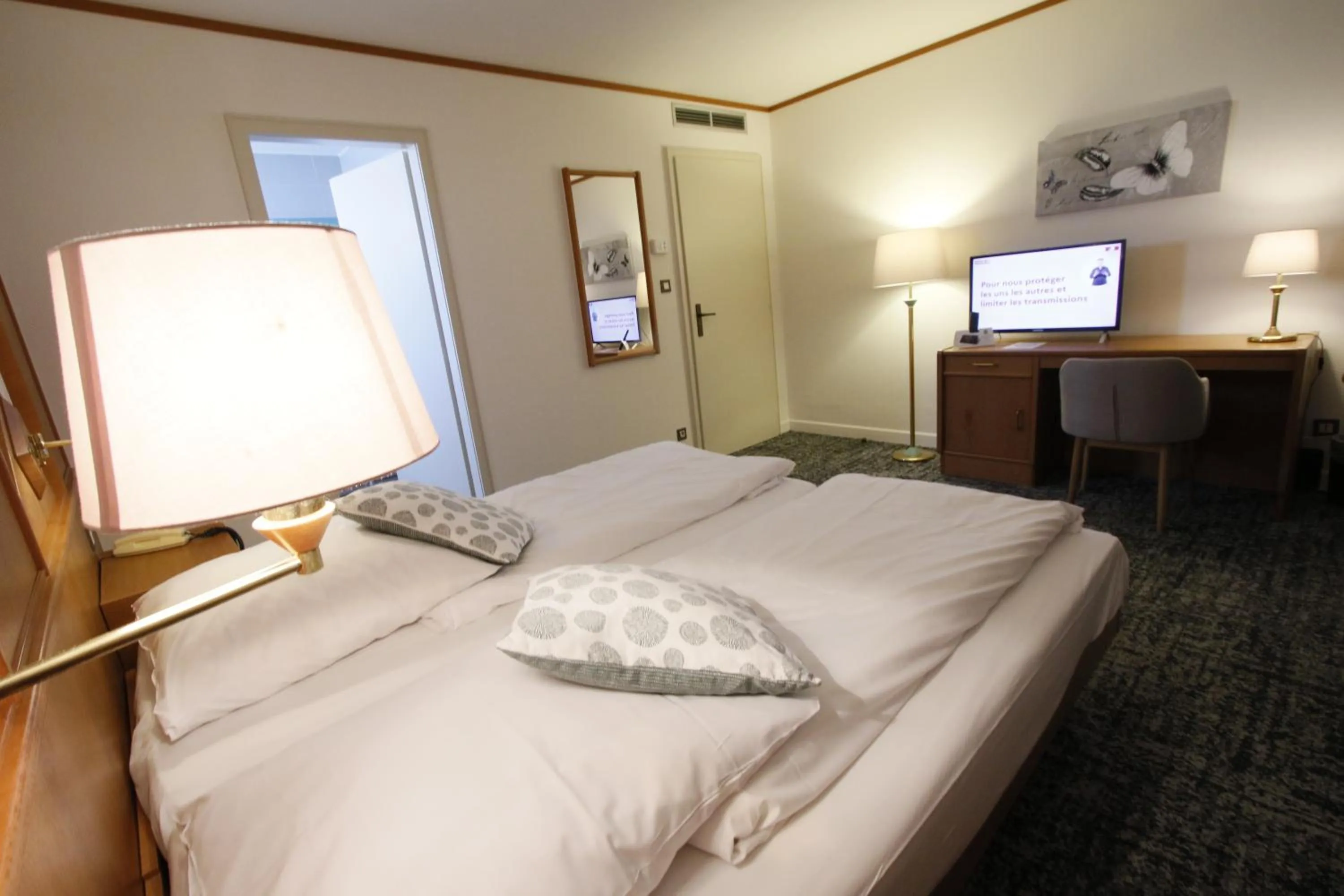 Bedroom, Bed in Les Portes de la Vallee