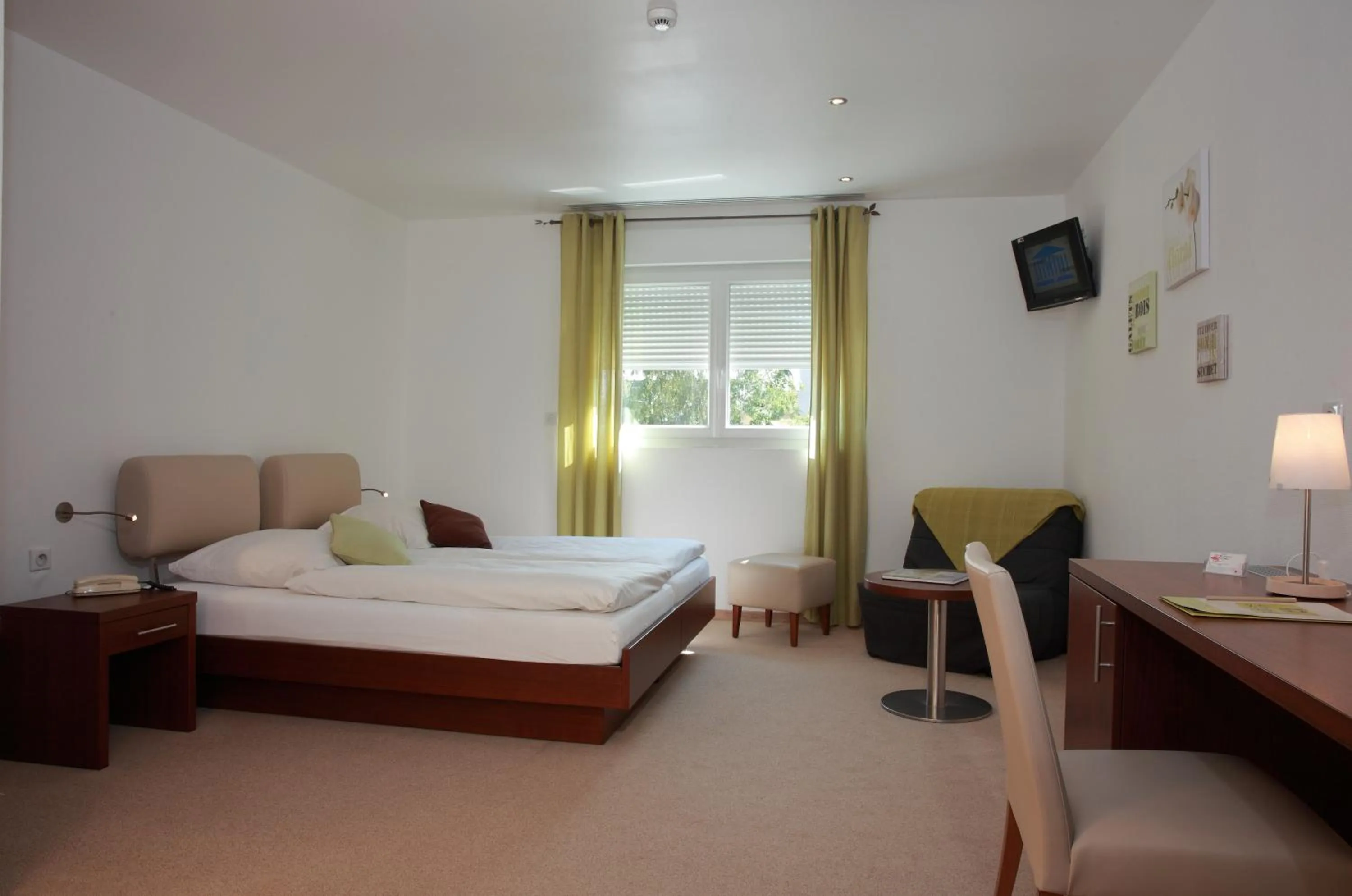 Bedroom, Bed in Les Portes de la Vallee