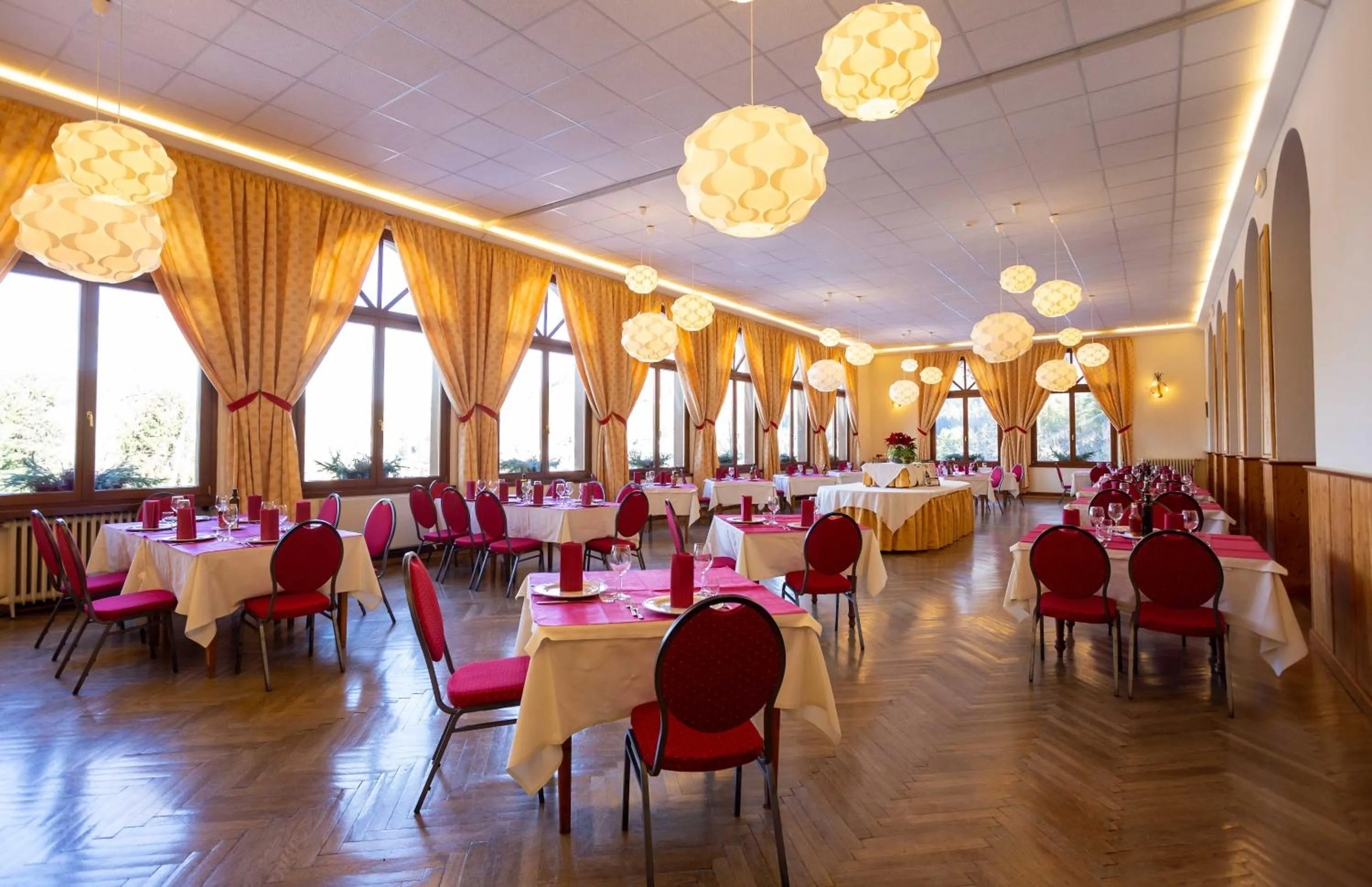 Restaurant/places to eat in Hotel Salegg