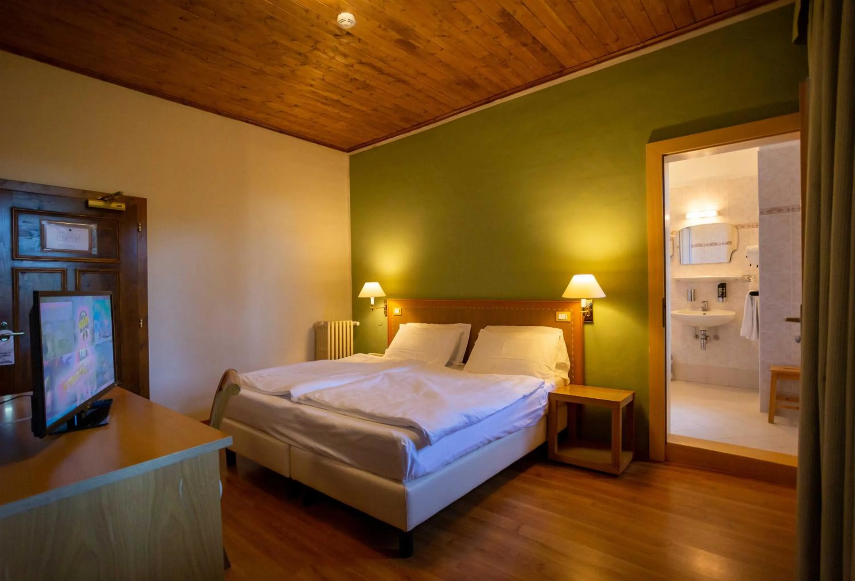 Photo of the whole room, Bed in Hotel Salegg