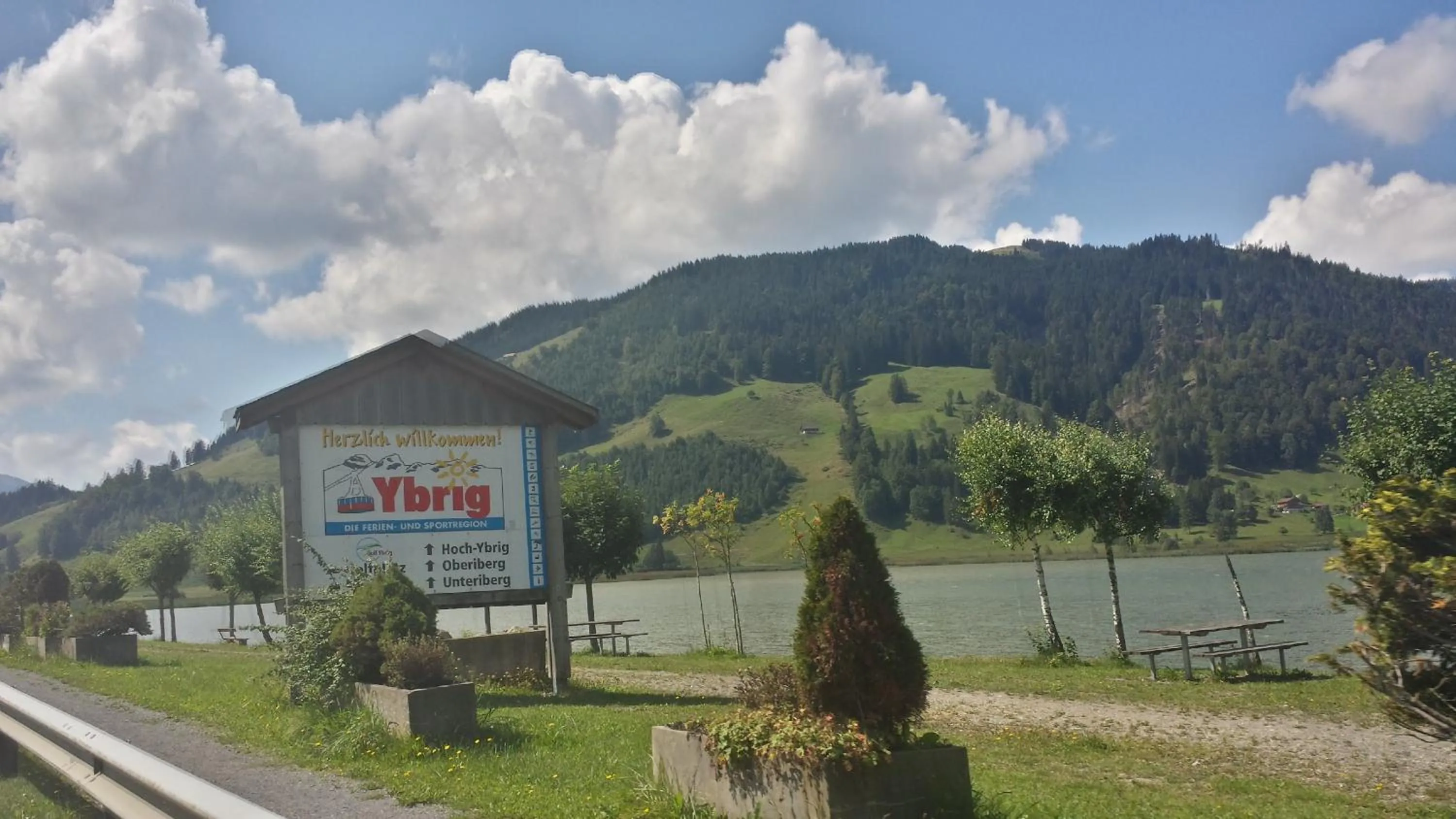 Logo/Certificate/Sign in Minster Hotel