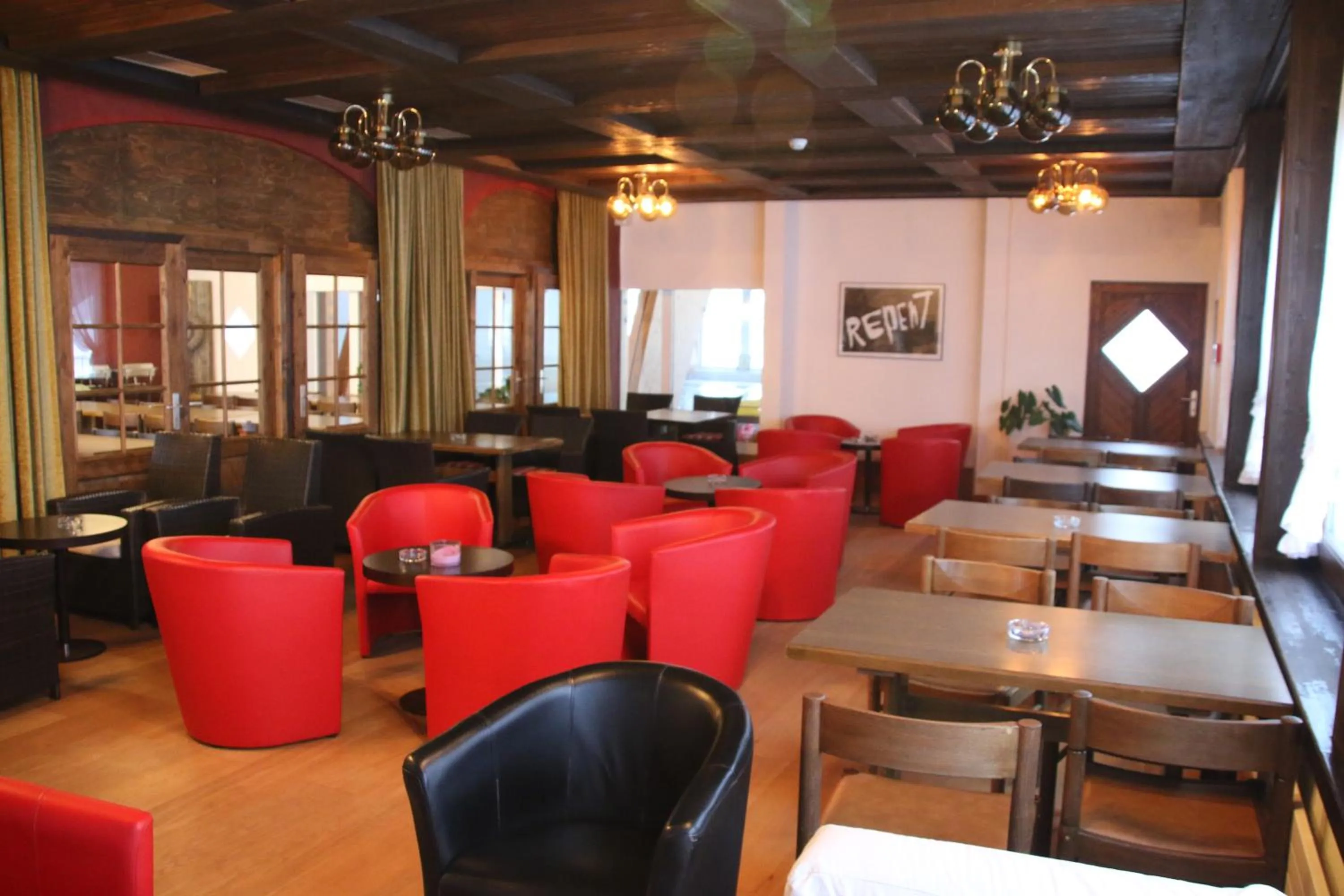 Restaurant/places to eat in Minster Hotel