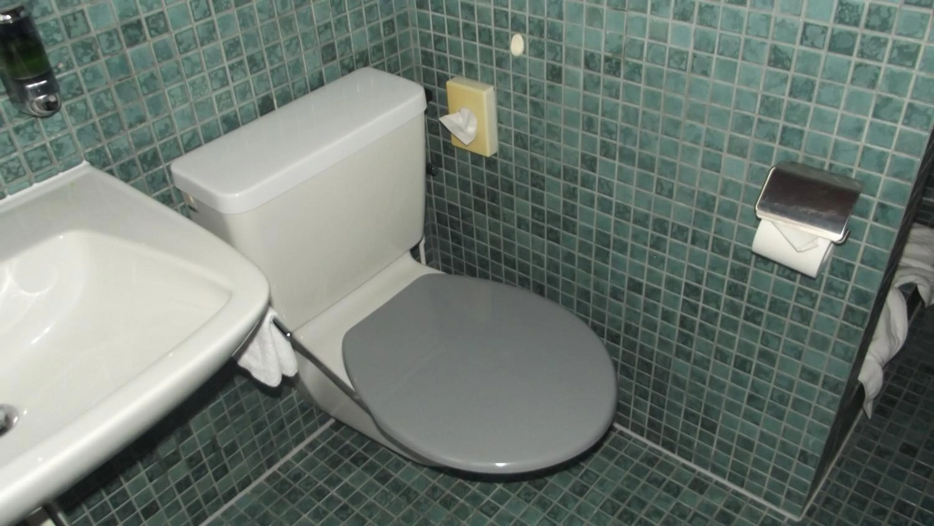 Bathroom in Minster Hotel