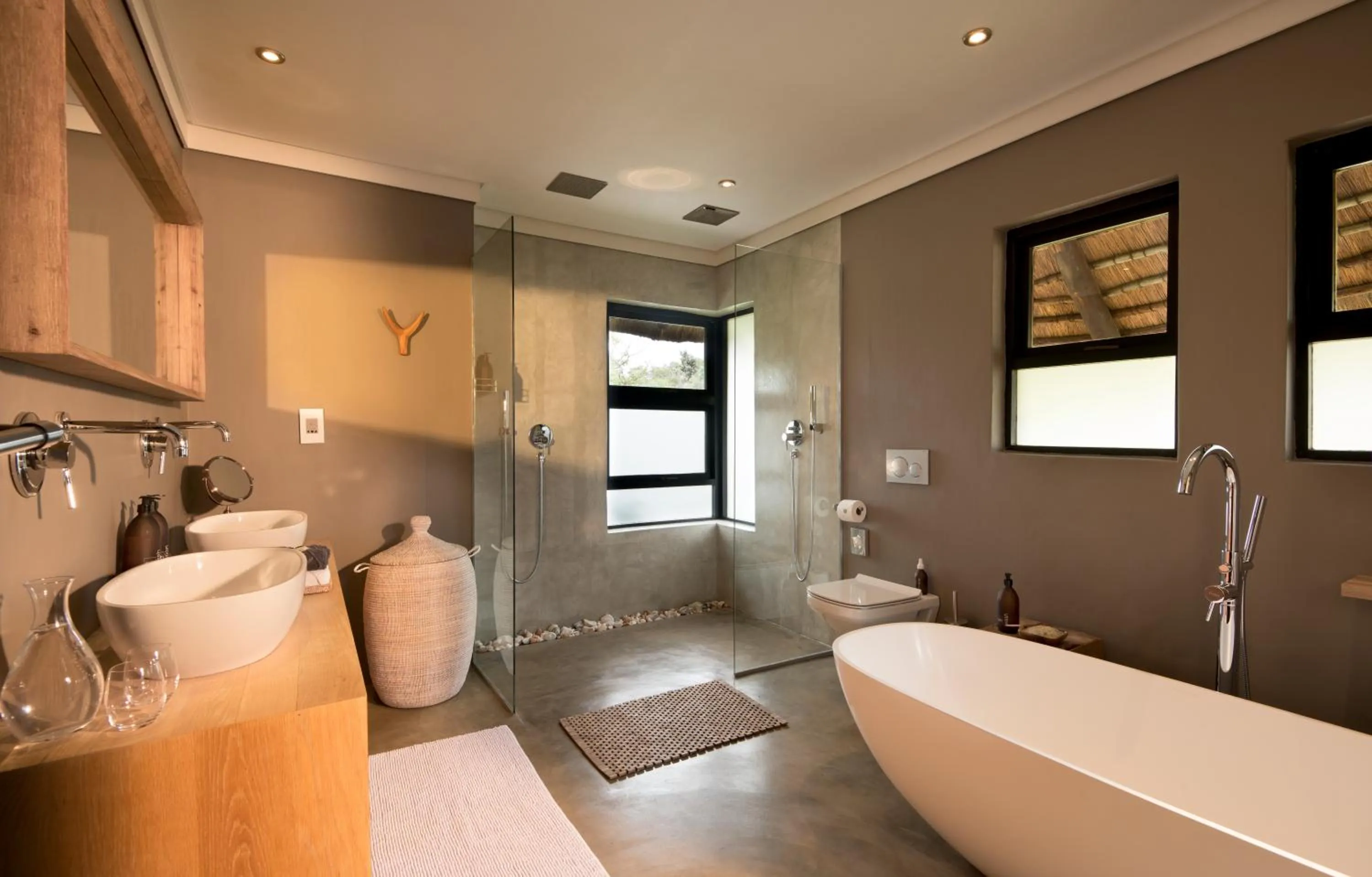 Shower in MHONDORO SAFARI LODGE & VILLA