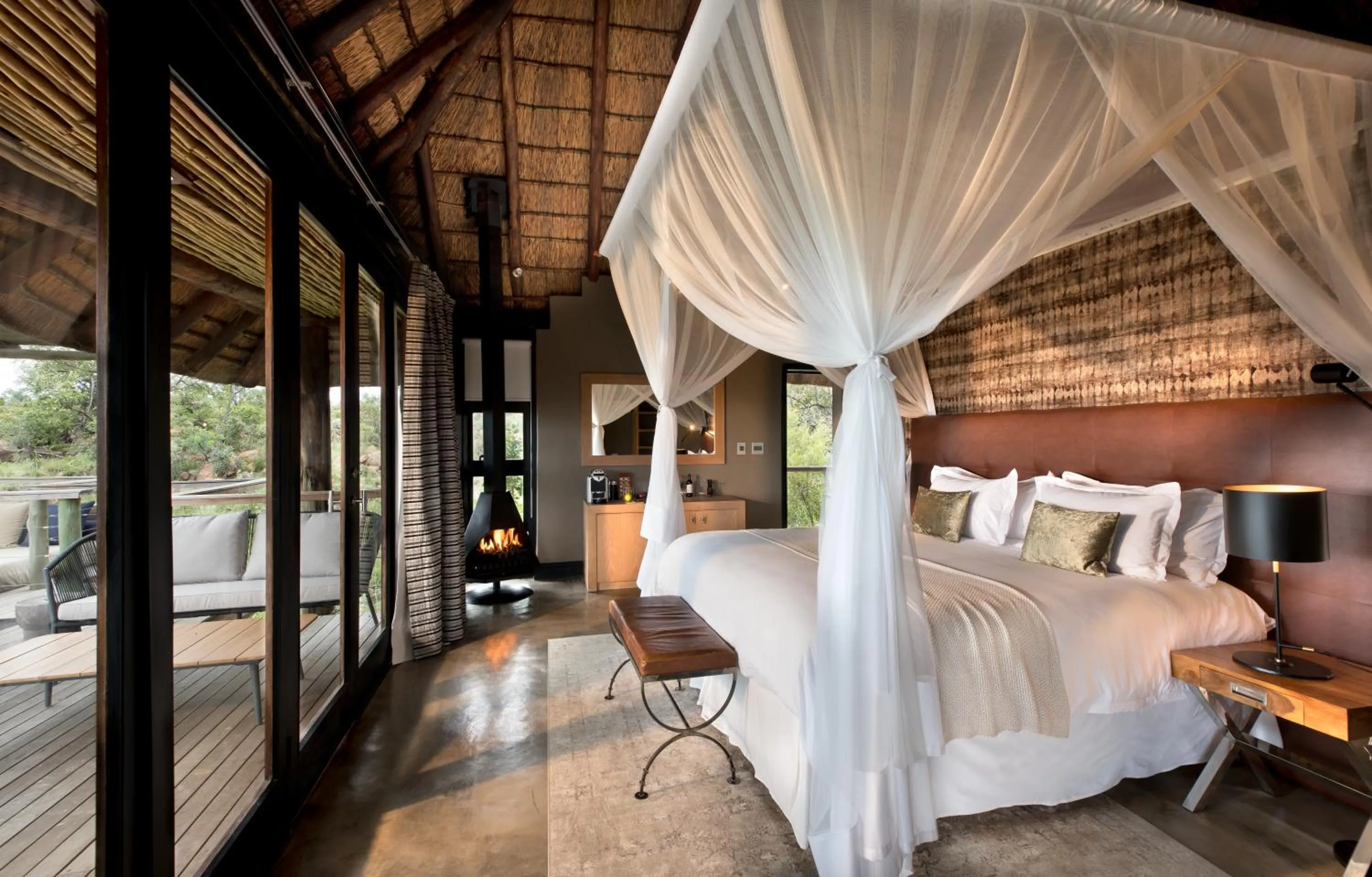 Bed in MHONDORO SAFARI LODGE & VILLA