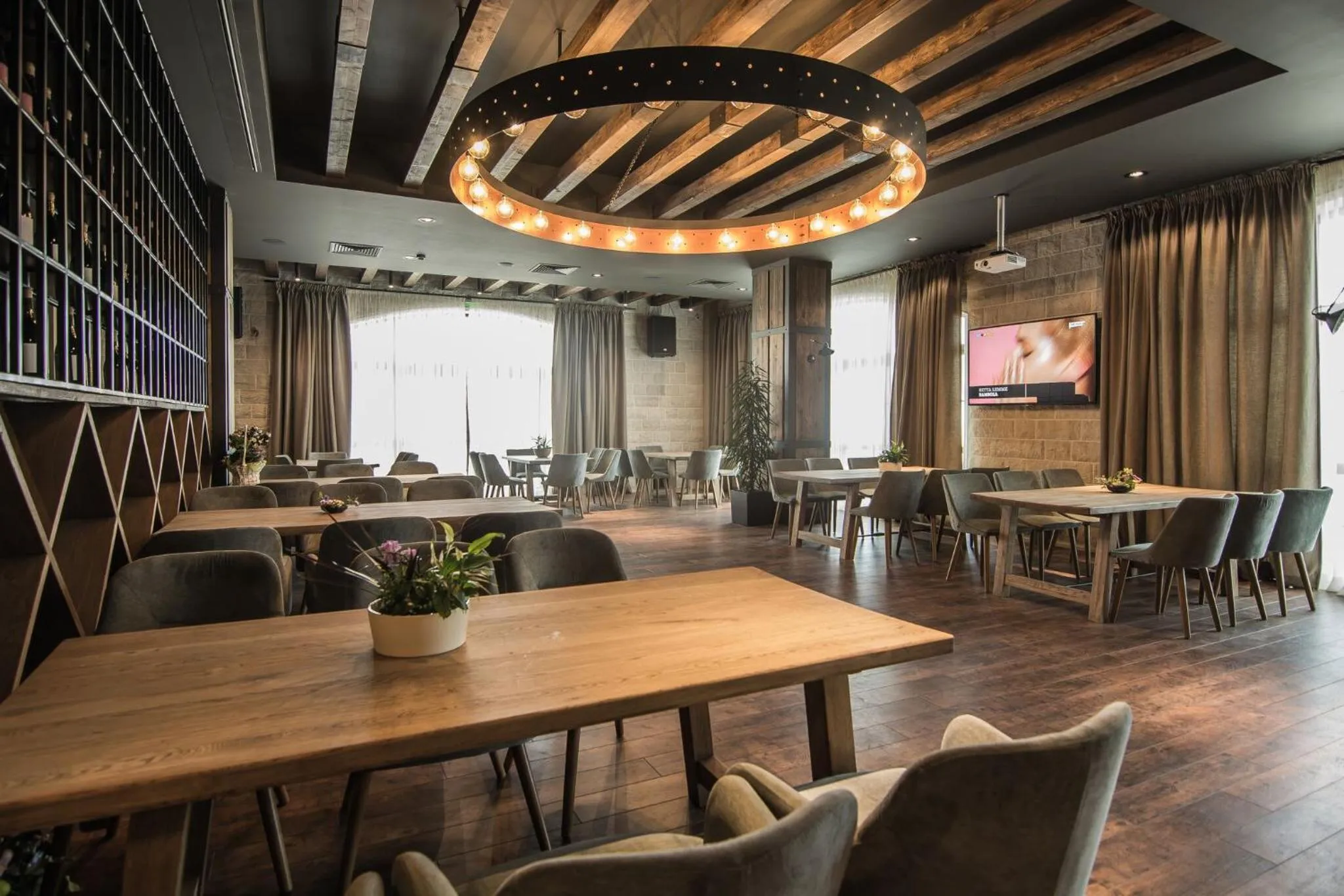 Restaurant/places to eat in Zaara Estate