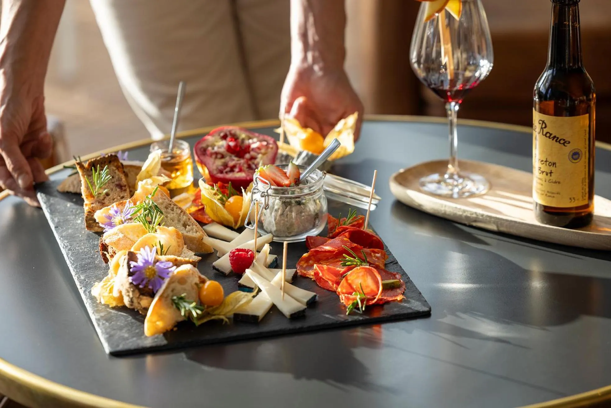 Lounge or bar in Best Western Plus Hotel les Rives du Ter