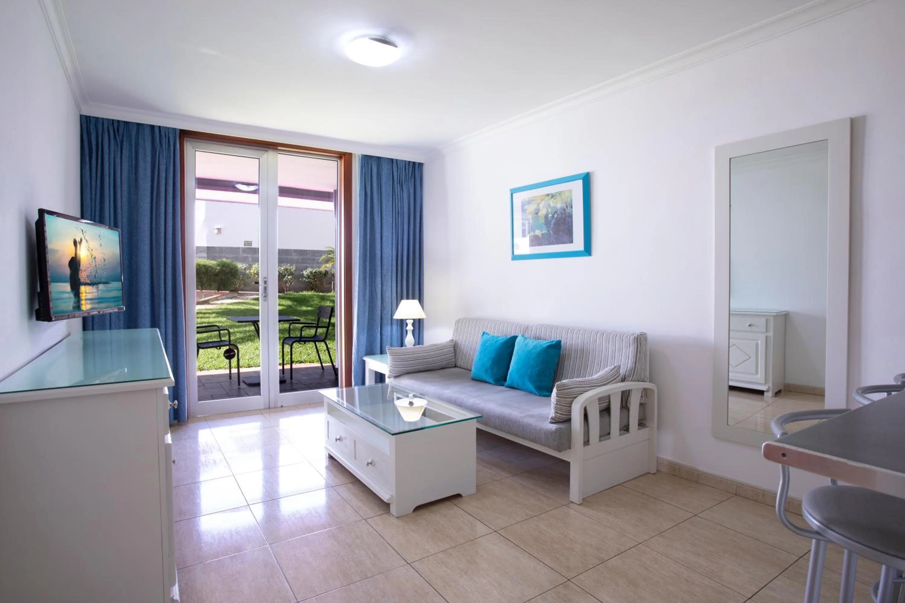 Living room, Bed in Jacarandas Beach