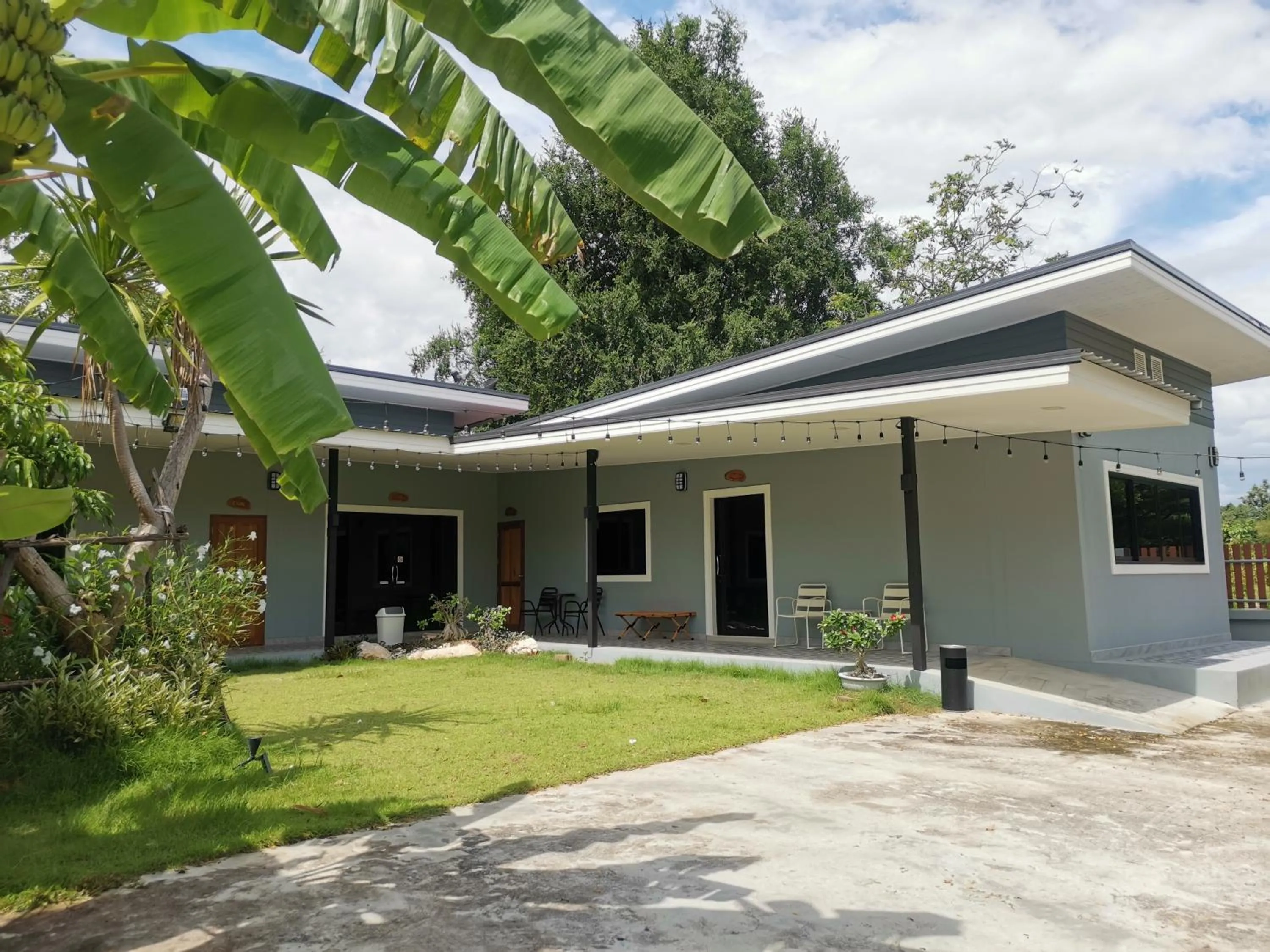 Communal lounge/ TV room in Numhom Resort