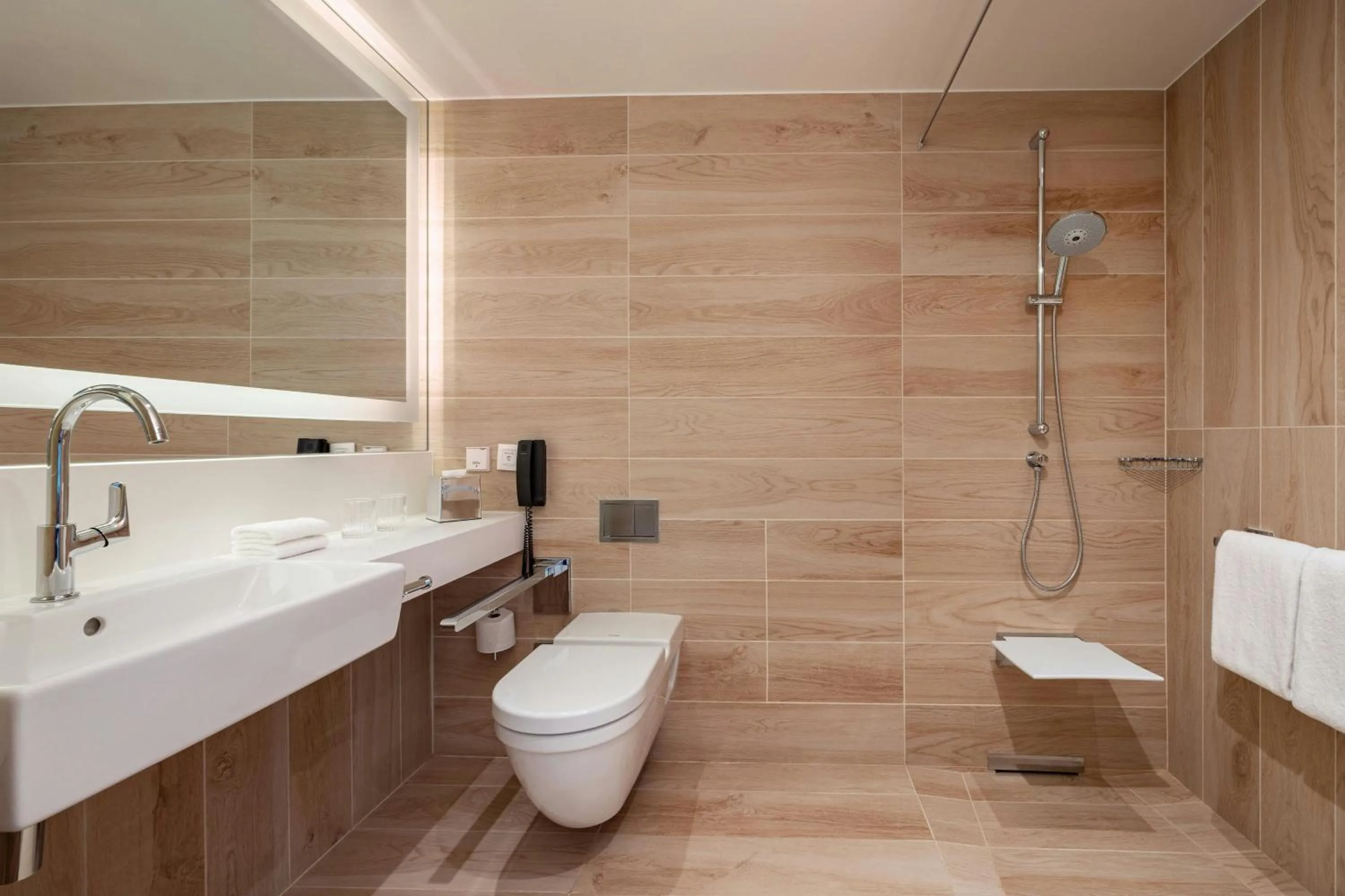 Bathroom in Courtyard by Marriott Paris Gare de Lyon